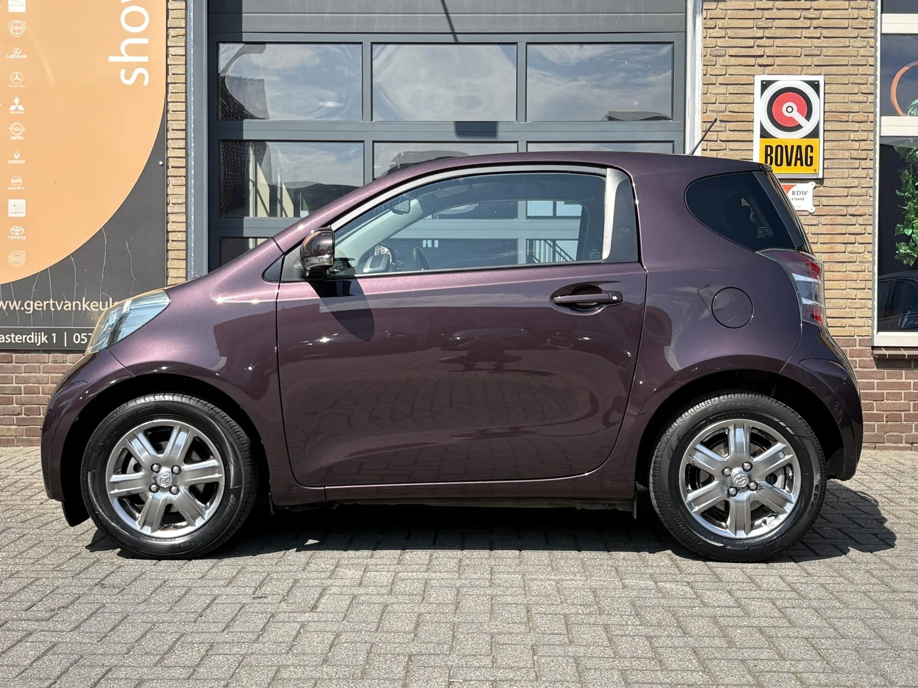 Toyota iQ 1.0 VVTi Aspiration — photo 10