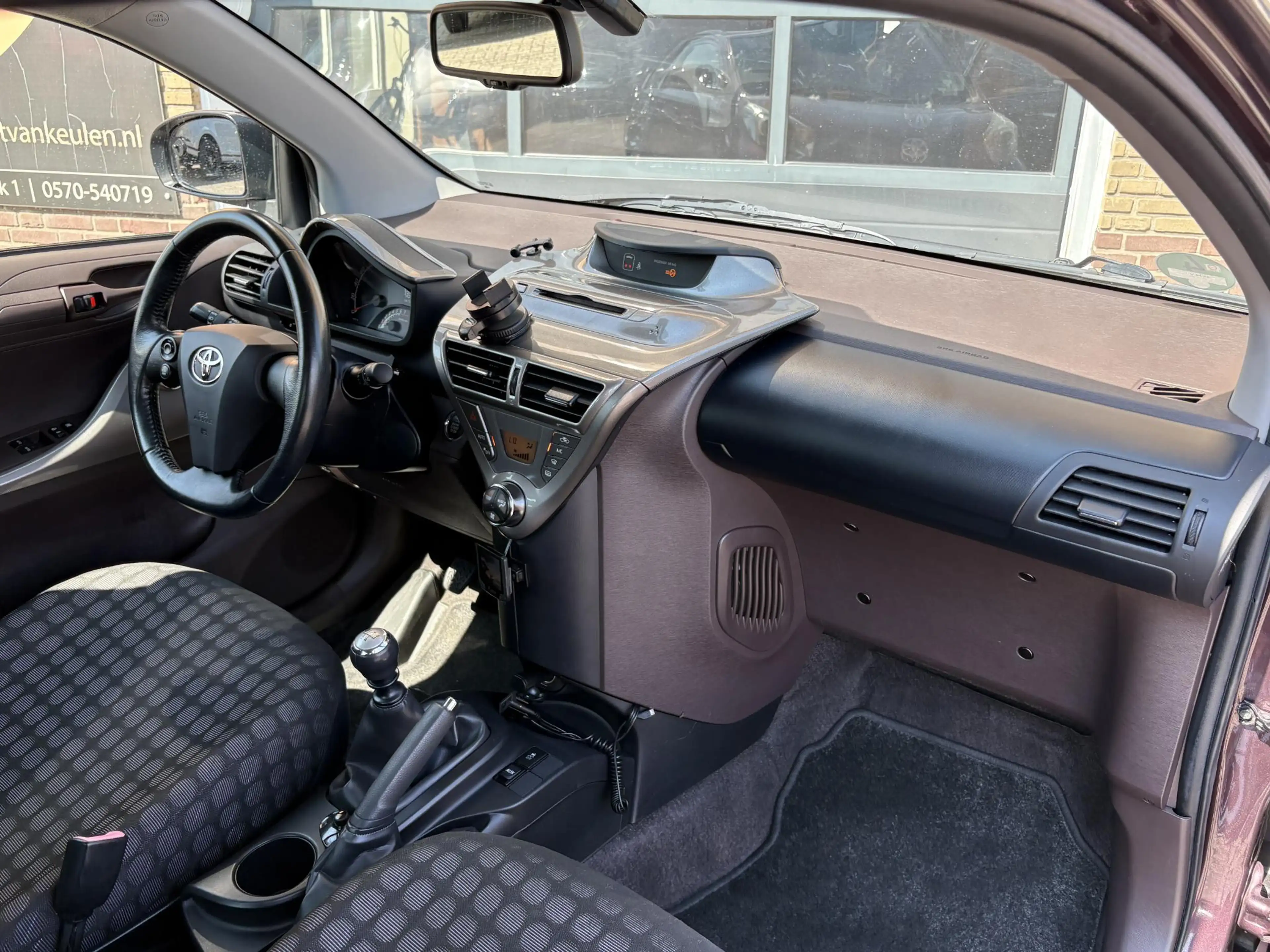 Toyota iQ 1.0 VVTi Aspiration — photo 34