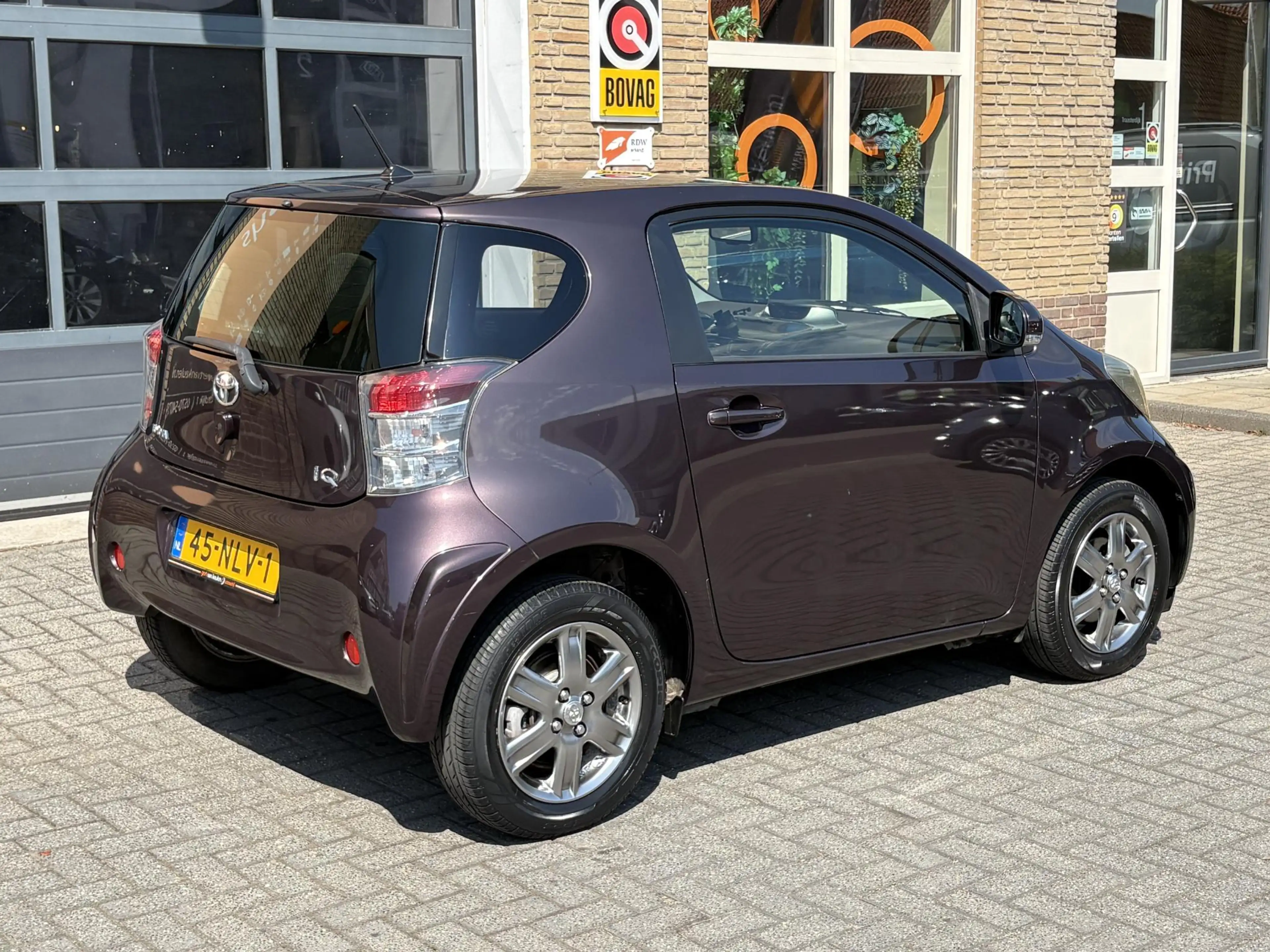 Toyota iQ 1.0 VVTi Aspiration — photo 37