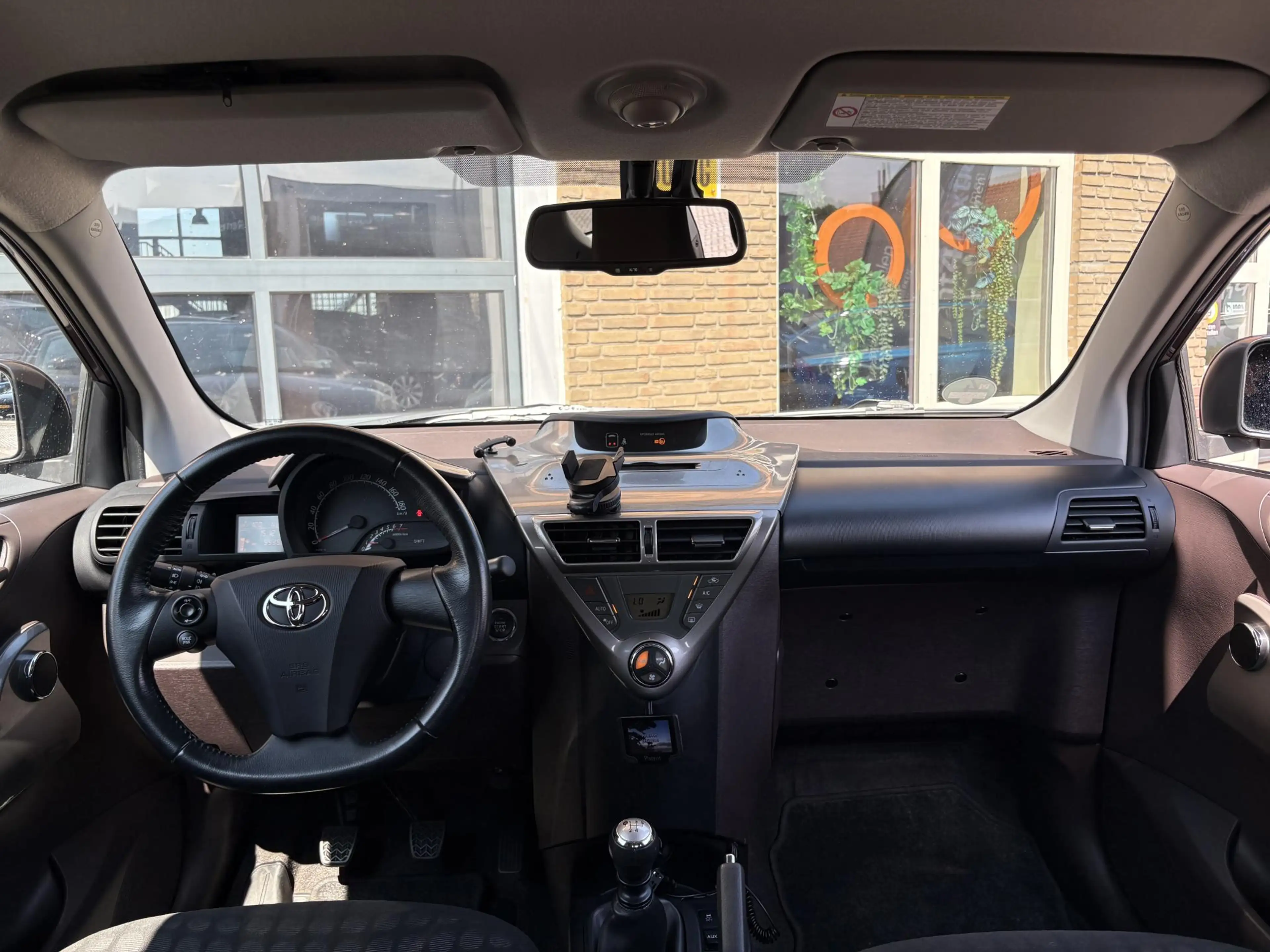 Toyota iQ 1.0 VVTi Aspiration — photo 9