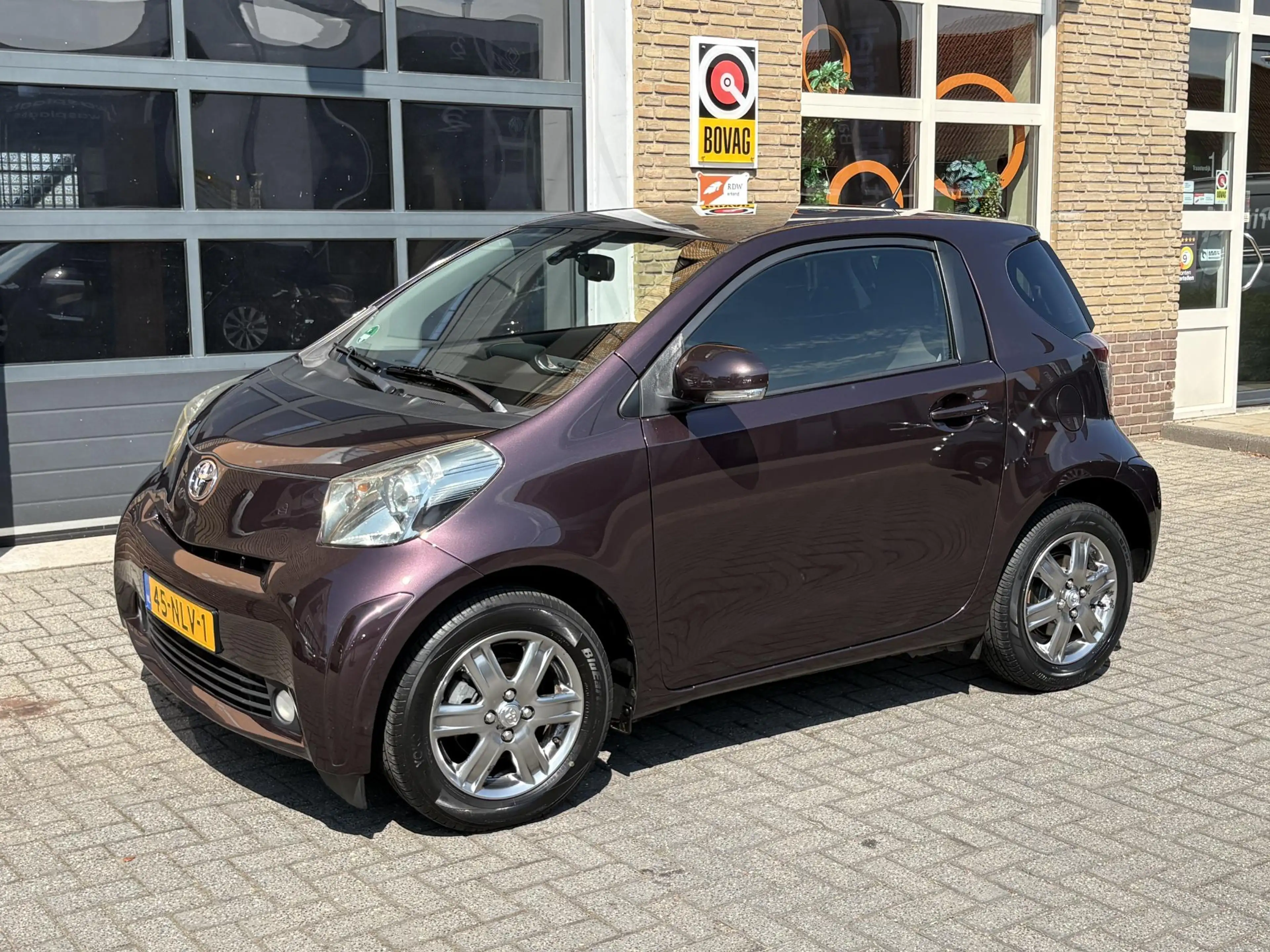 Toyota iQ 1.0 VVTi Aspiration — photo 23