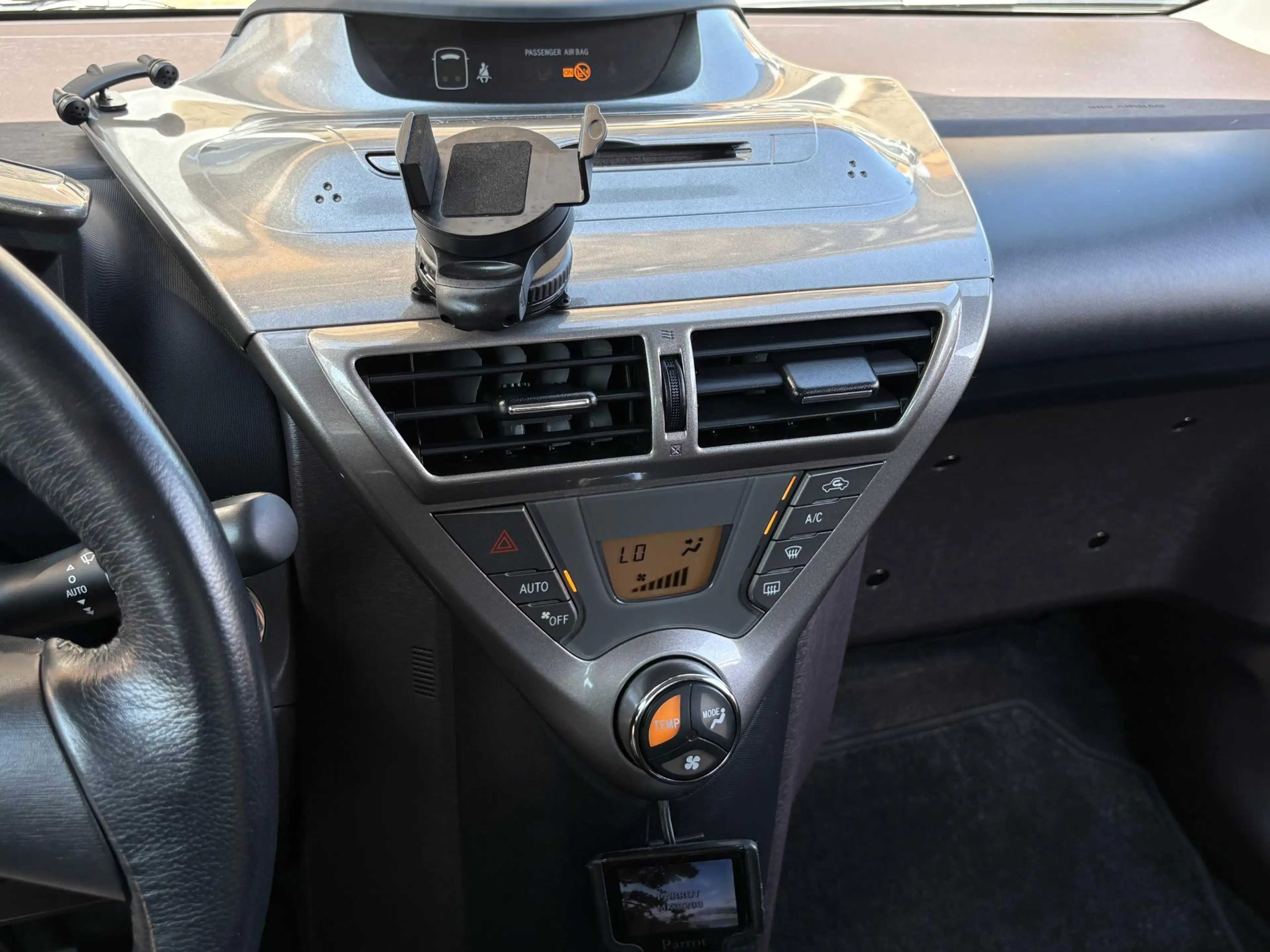 Toyota iQ 1.0 VVTi Aspiration — photo 27