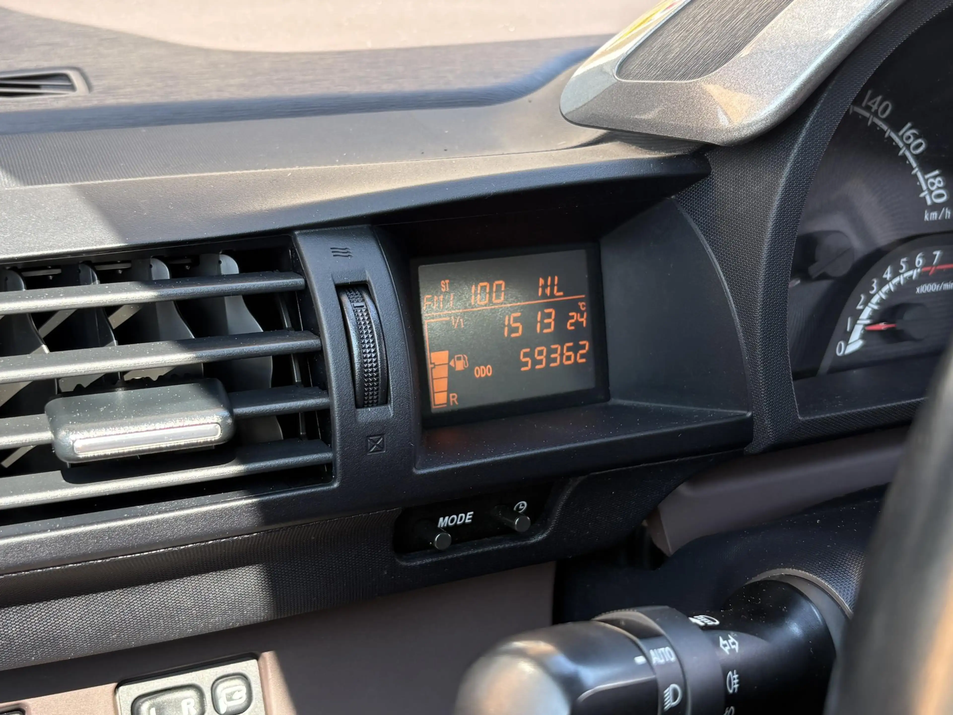 Toyota iQ 1.0 VVTi Aspiration — photo 41