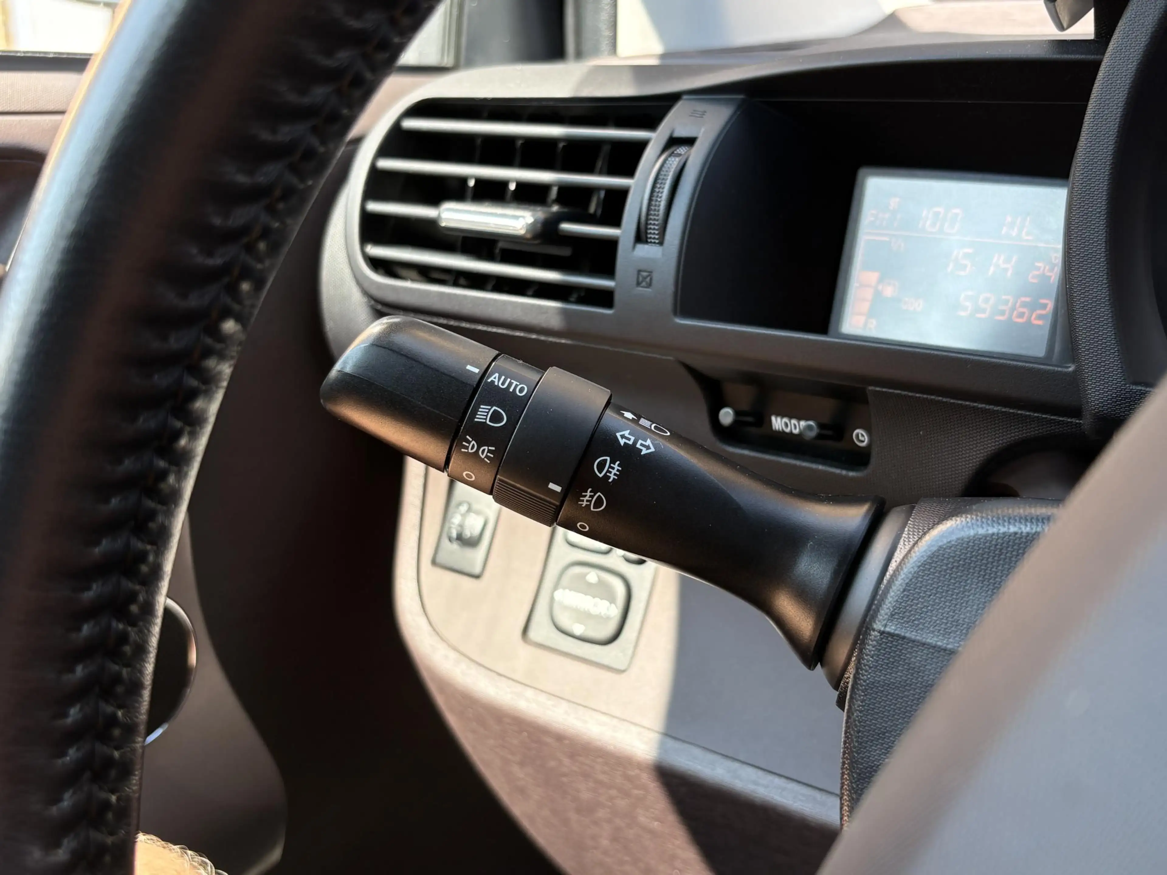 Toyota iQ 1.0 VVTi Aspiration — photo 18