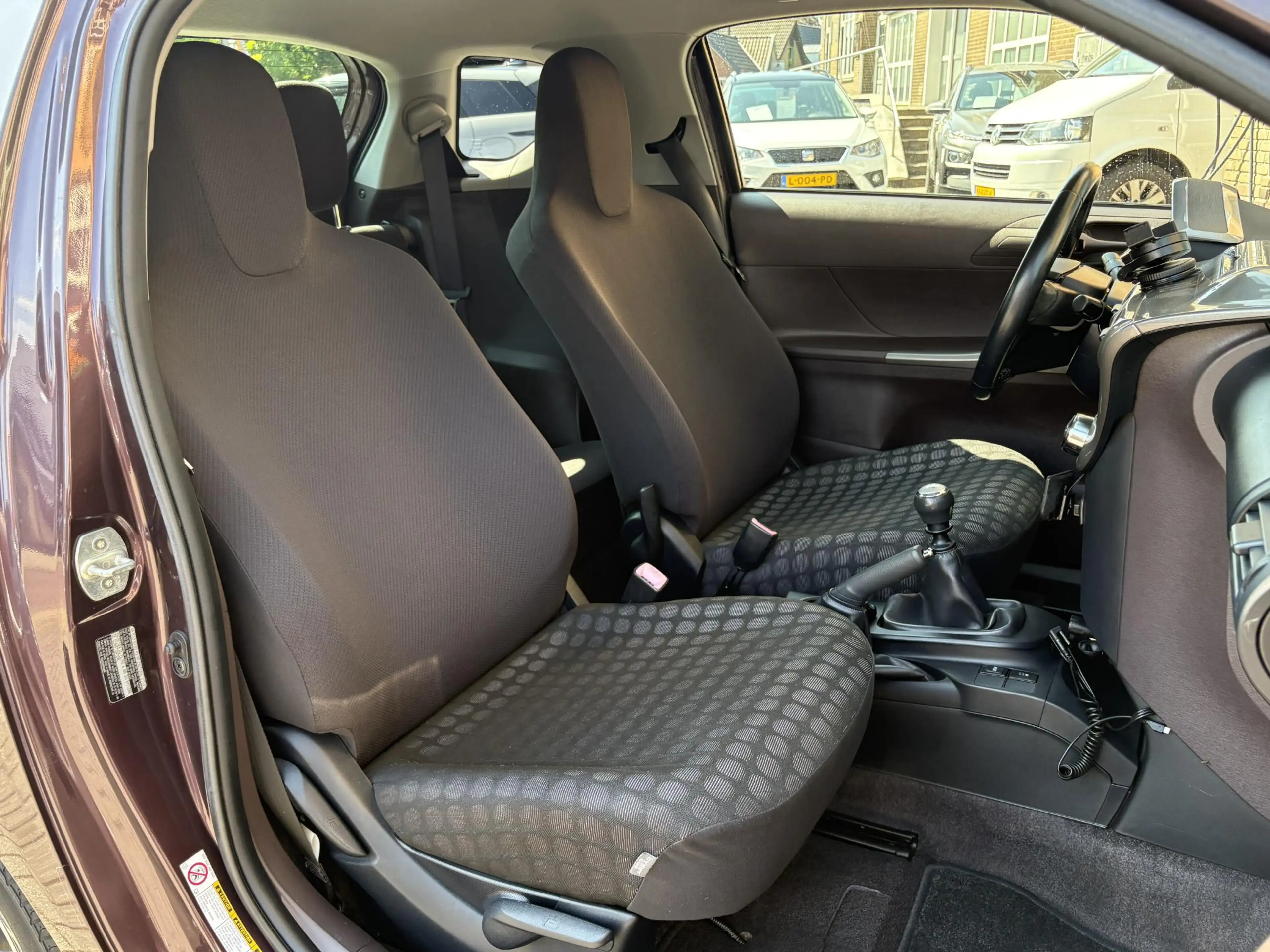 Toyota iQ 1.0 VVTi Aspiration — photo 11