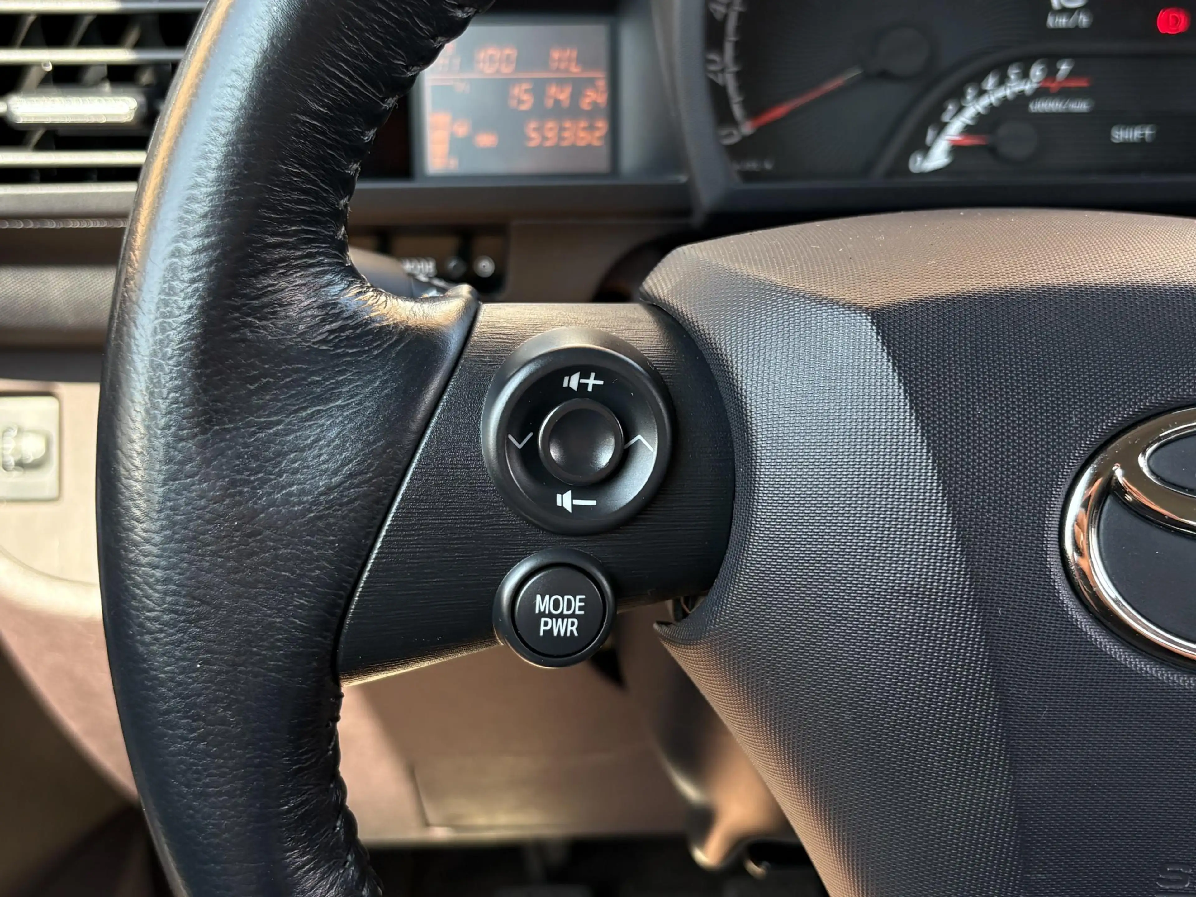 Toyota iQ 1.0 VVTi Aspiration — photo 17
