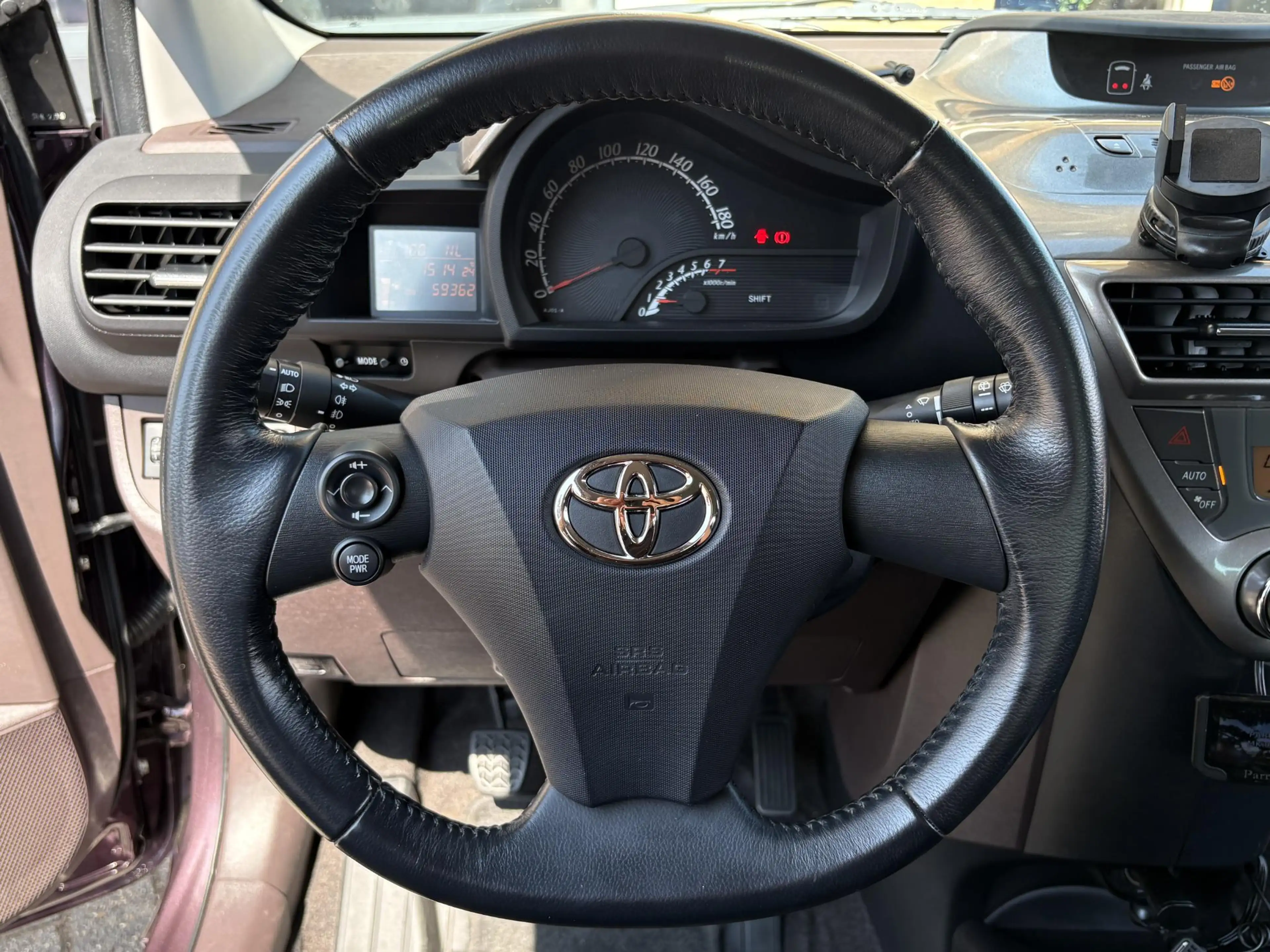 Toyota iQ 1.0 VVTi Aspiration — photo 16