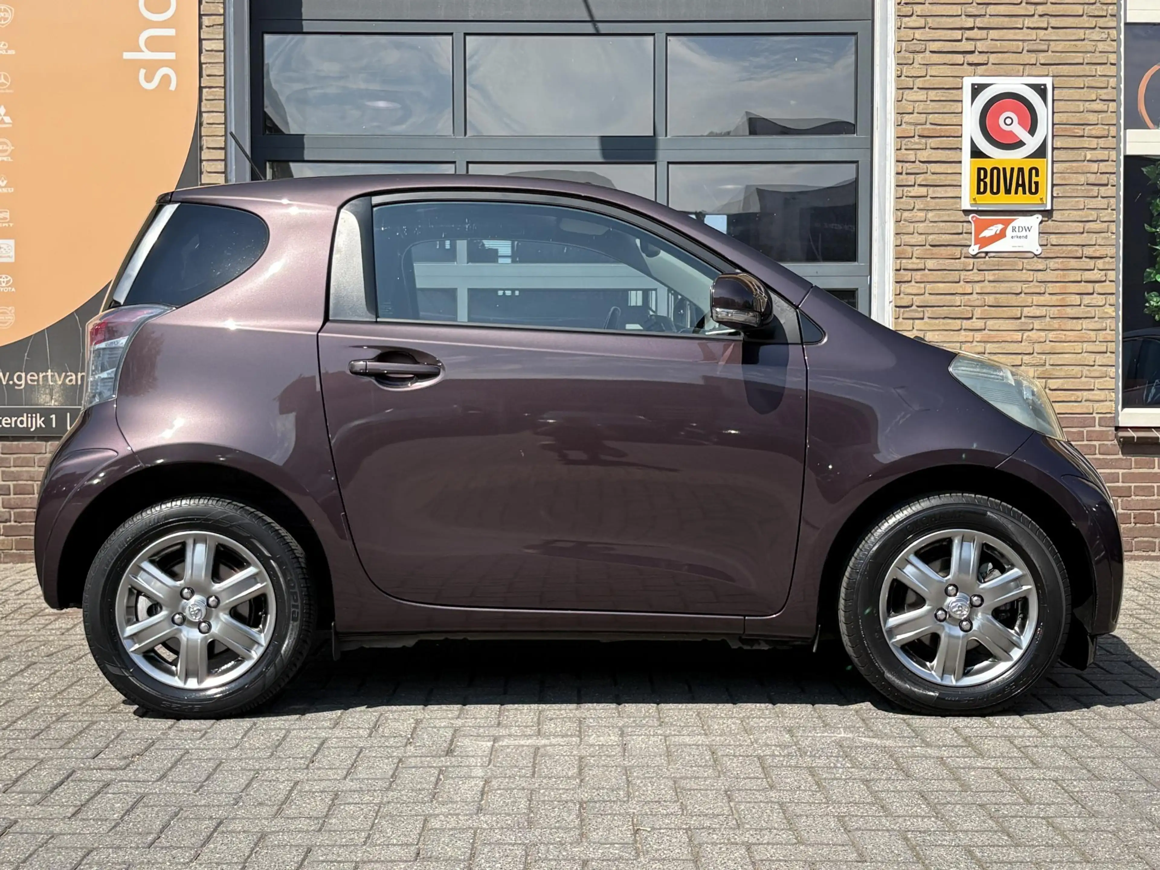 Toyota iQ 1.0 VVTi Aspiration — photo 13