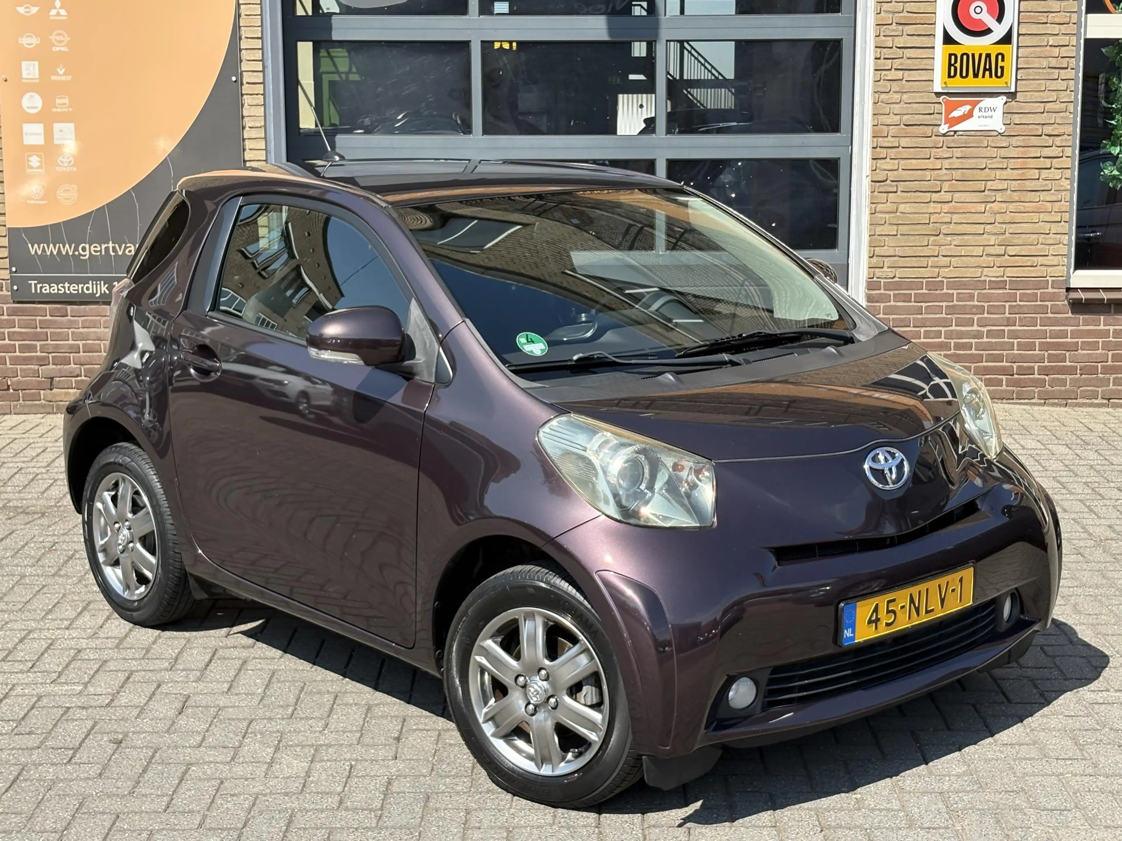 Toyota iQ 1.0 VVTi Aspiration — photo 40