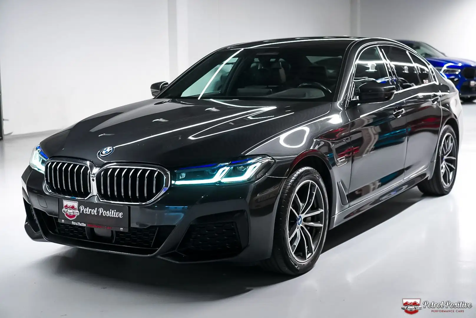 BMW 530 e PHEV xDrive M Sport Laser*LHZ*Sitzlüftung Grau - 1