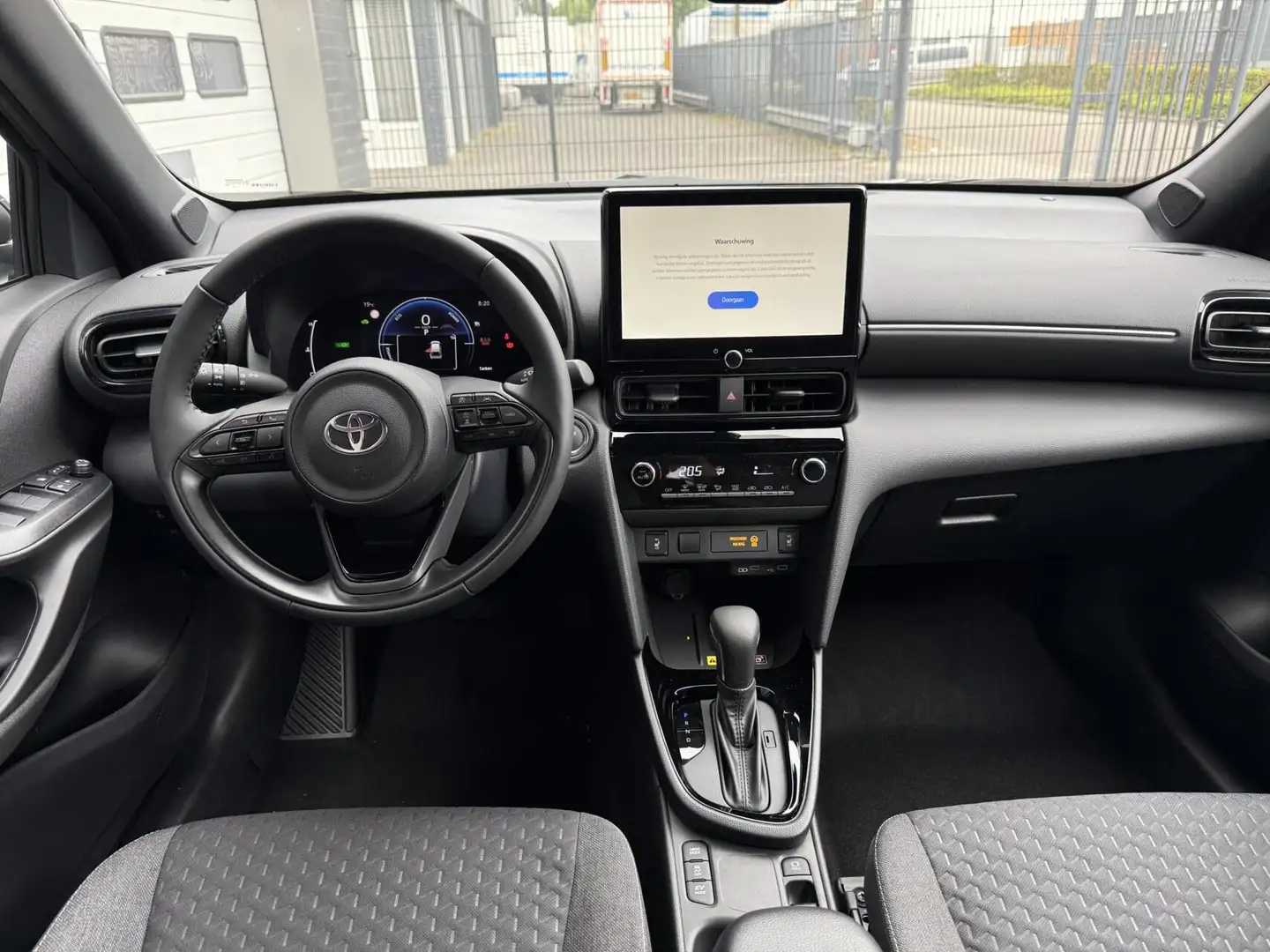 Toyota Yaris Cross 1.5 Hybrid 130 Dynamic Gris - 2