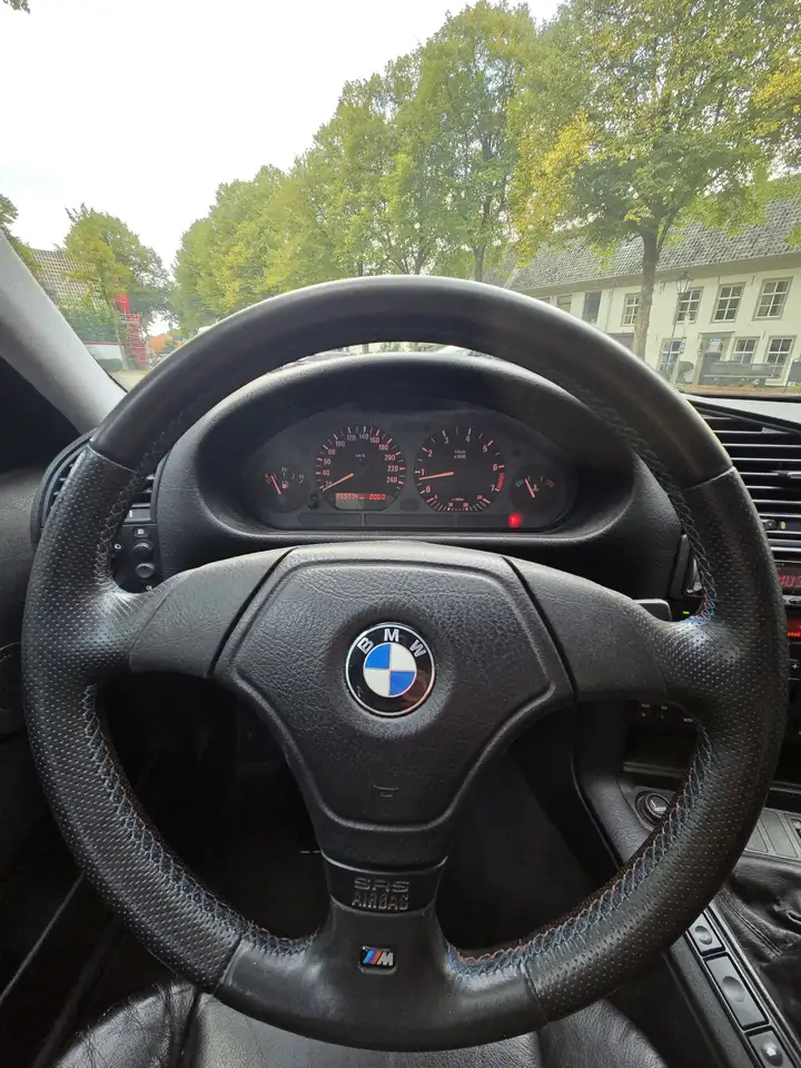 BMW 330 320i Sport Edition, foto 5