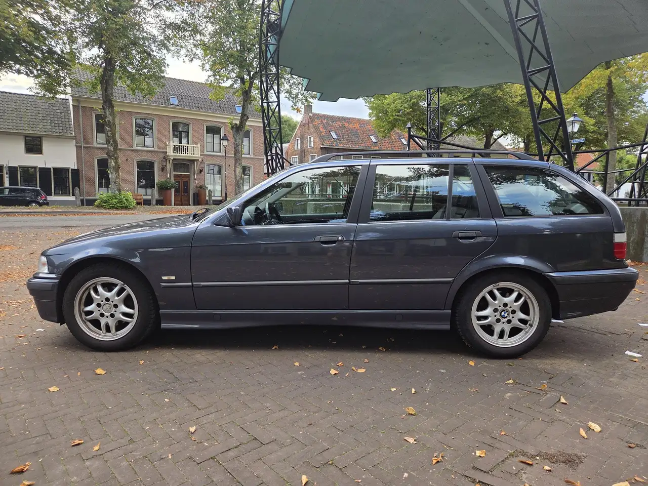 BMW 330 320i Sport Edition, foto 3