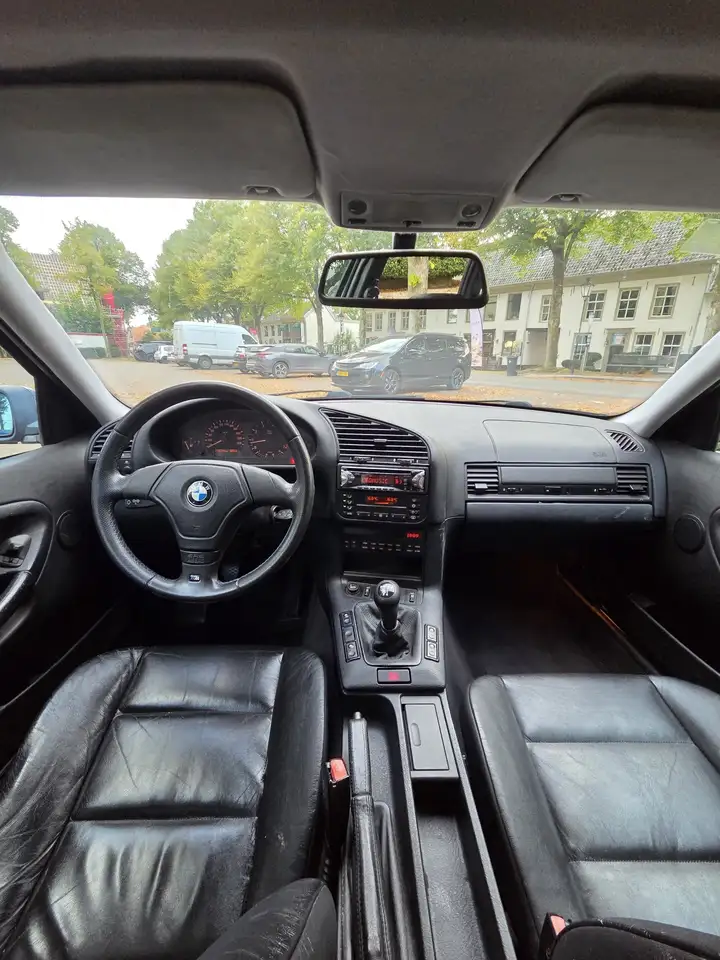 BMW 330 320i Sport Edition, foto 4