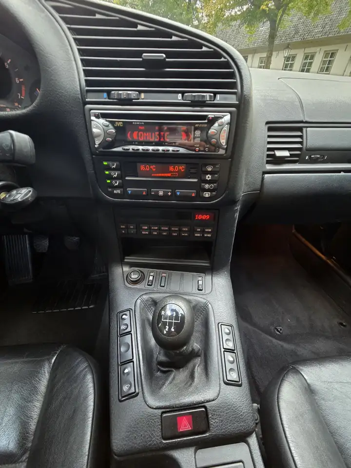 BMW 330 320i Sport Edition, foto 6