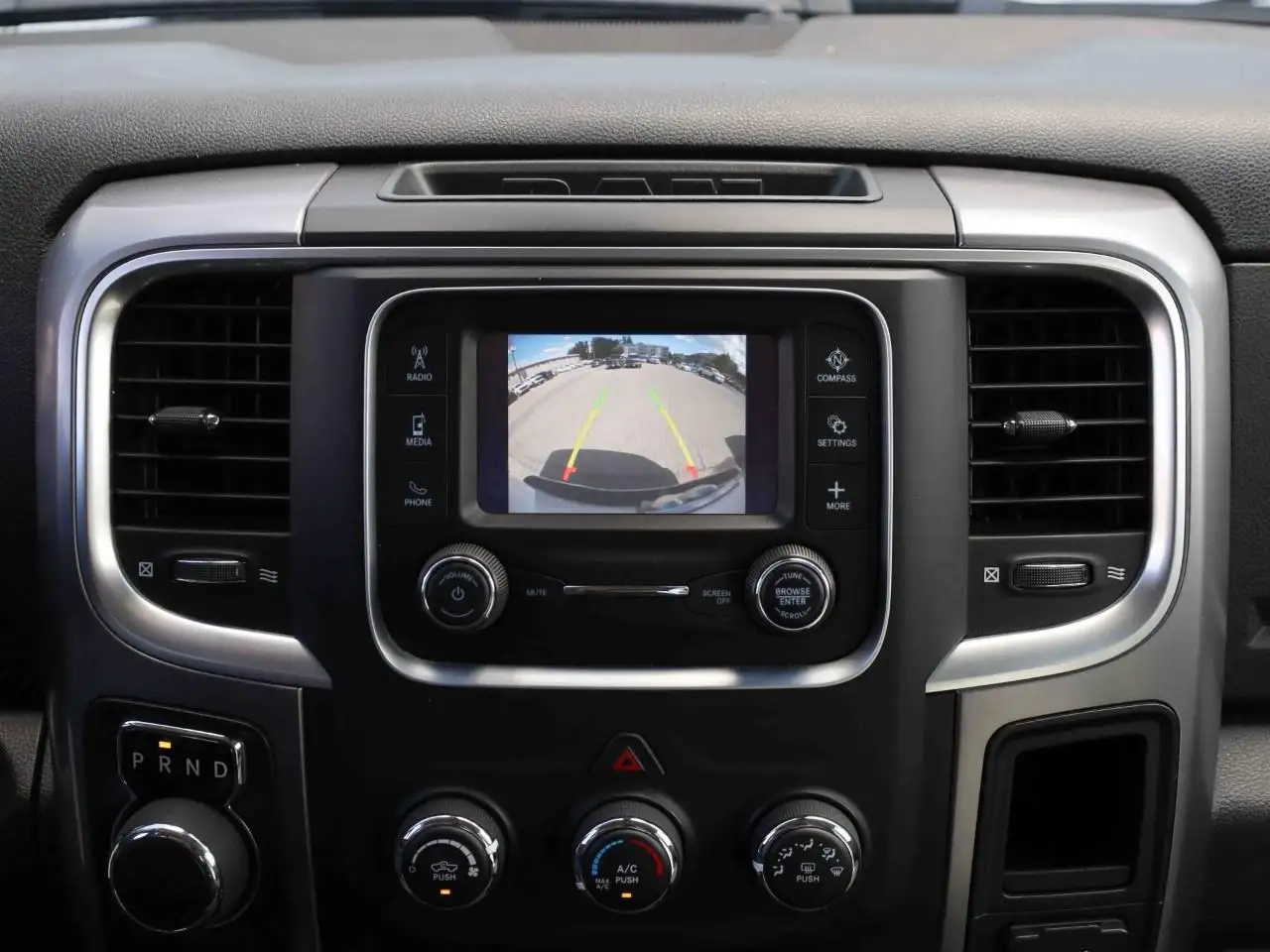 RAM 1500 снимка RAM 1500