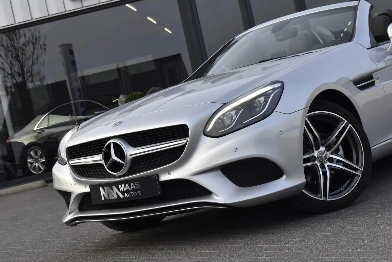 Mercedes-Benz SLC 180 Gris - 2