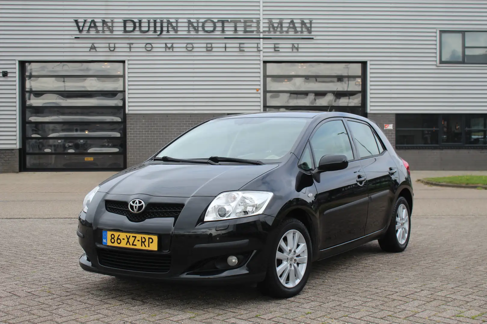 Toyota Auris 1.6-16V Executive Business / Leer / Automaat / N.A Zwart - 1