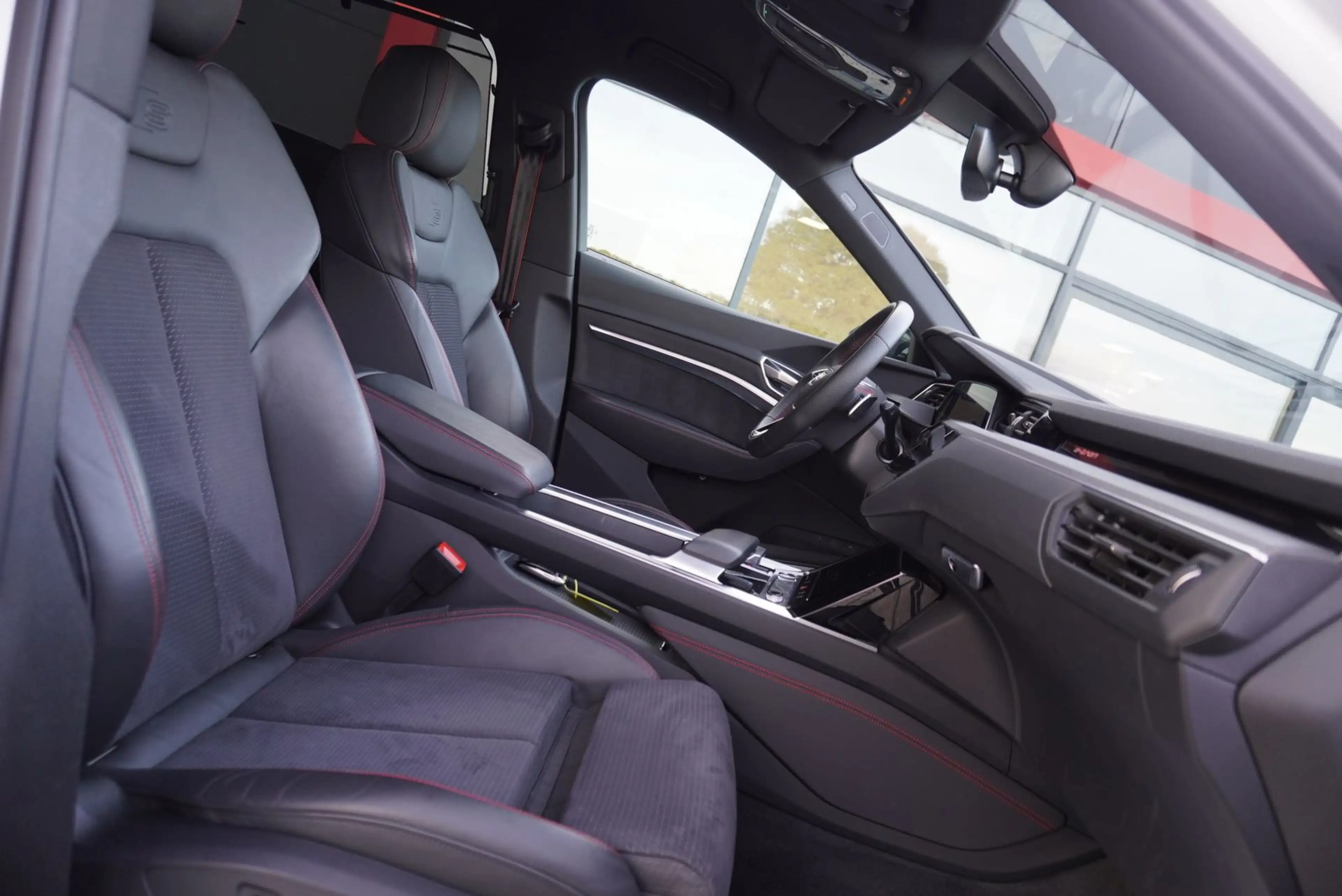 Audi Q8 e-tron 55 S-Line Edition/Matrix/B&O/360°/Luft — photo 9