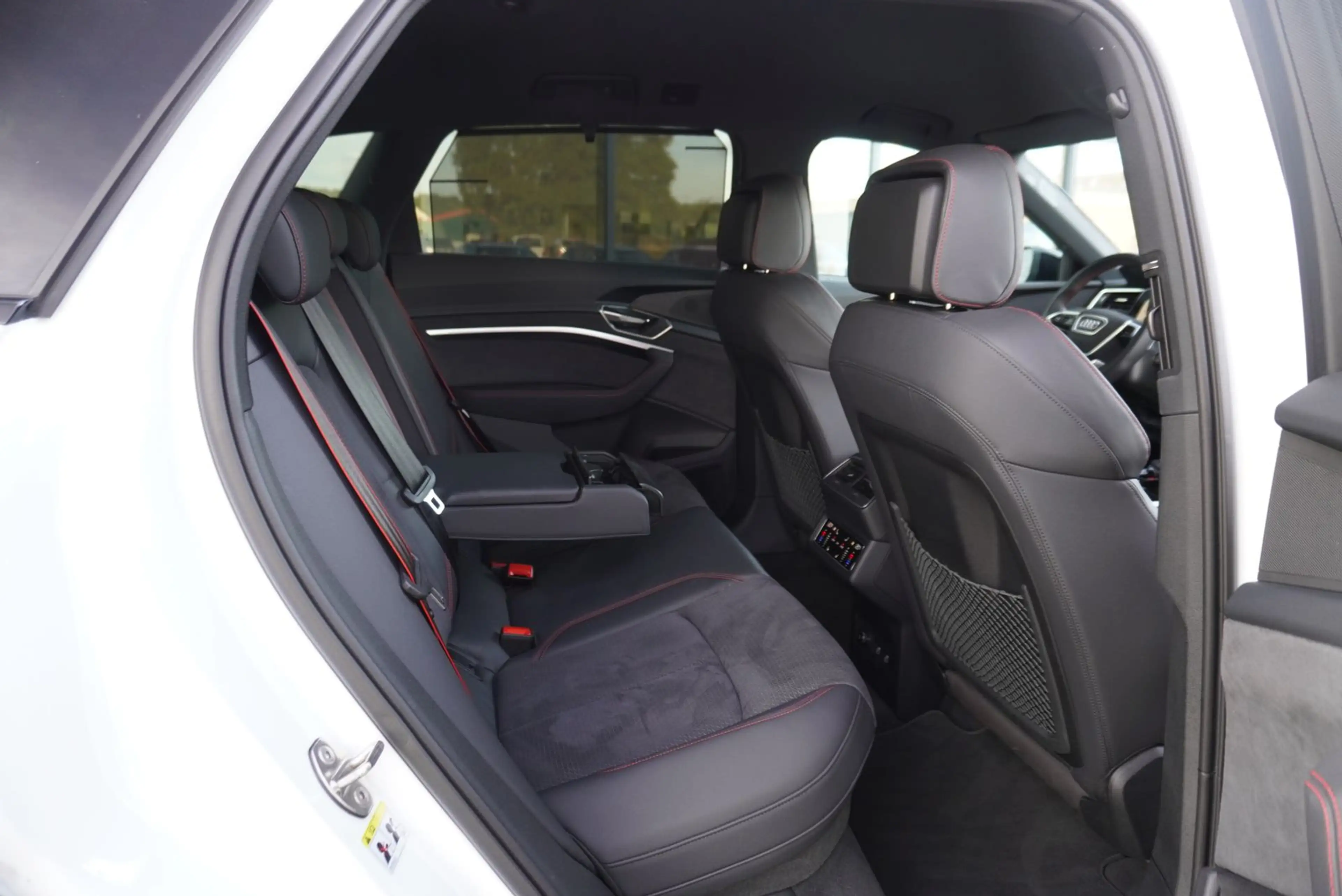 Audi Q8 e-tron 55 S-Line Edition/Matrix/B&O/360°/Luft — photo 11