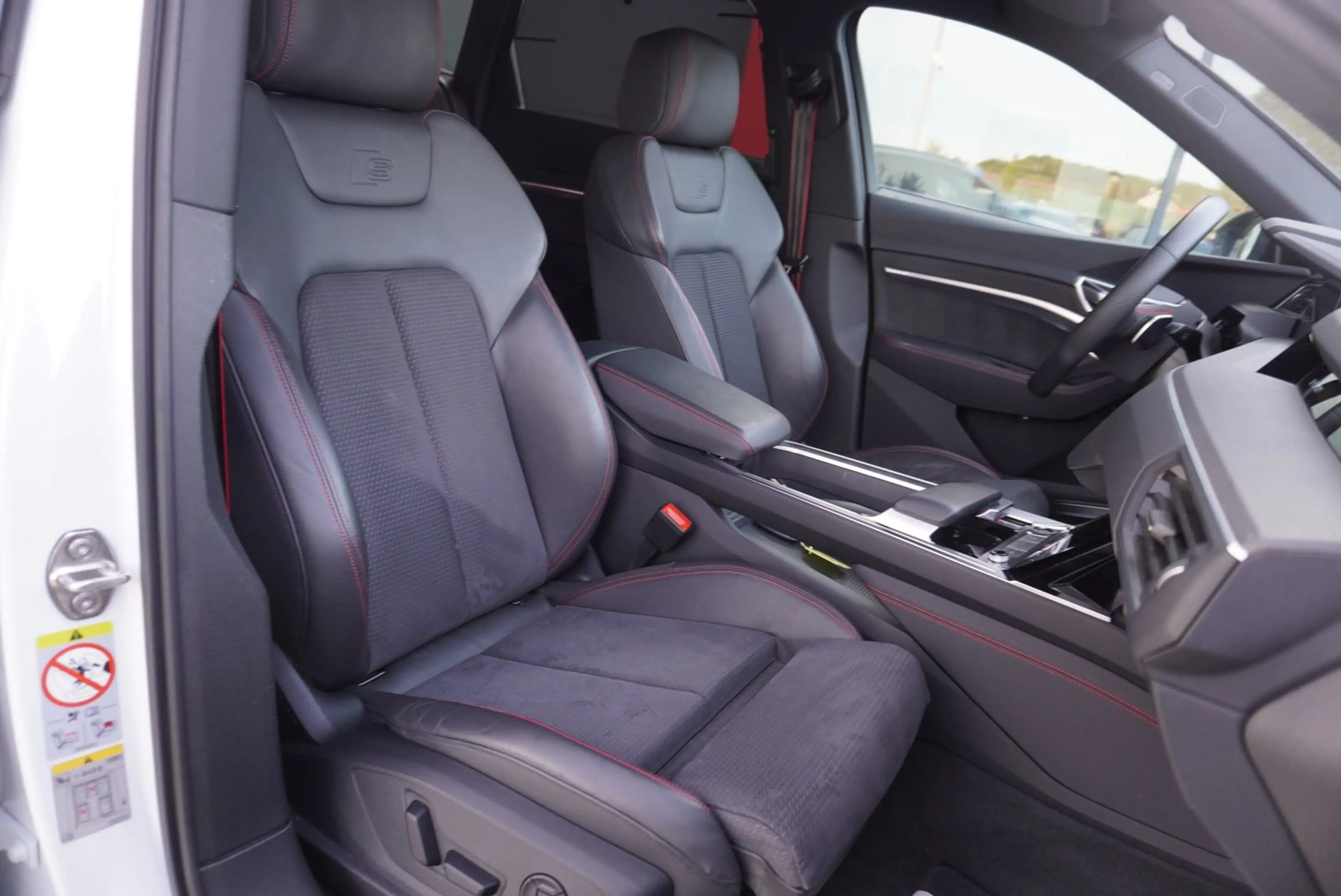 Audi Q8 e-tron 55 S-Line Edition/Matrix/B&O/360°/Luft — photo 10