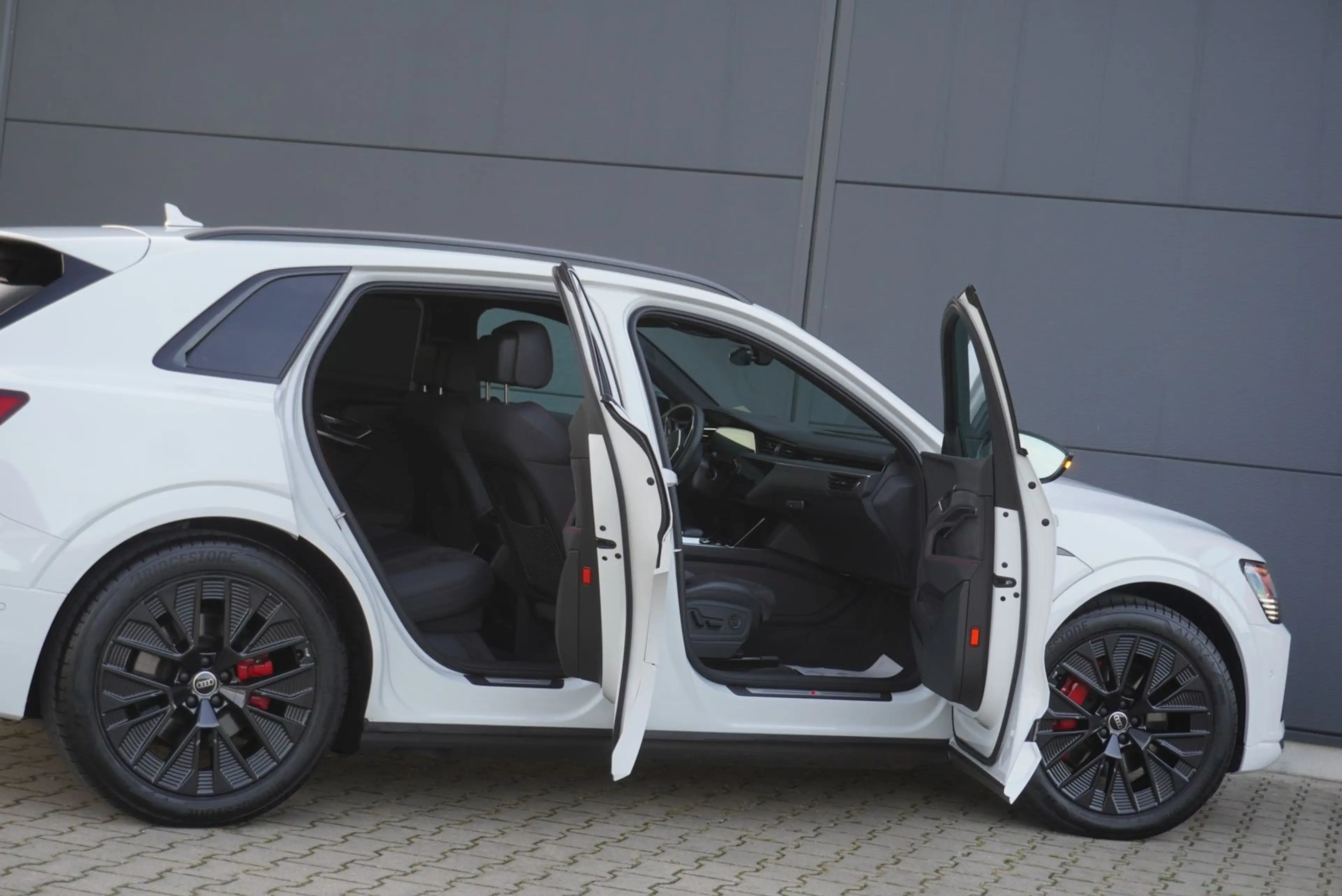 Audi Q8 e-tron 55 S-Line Edition/Matrix/B&O/360°/Luft — photo 8