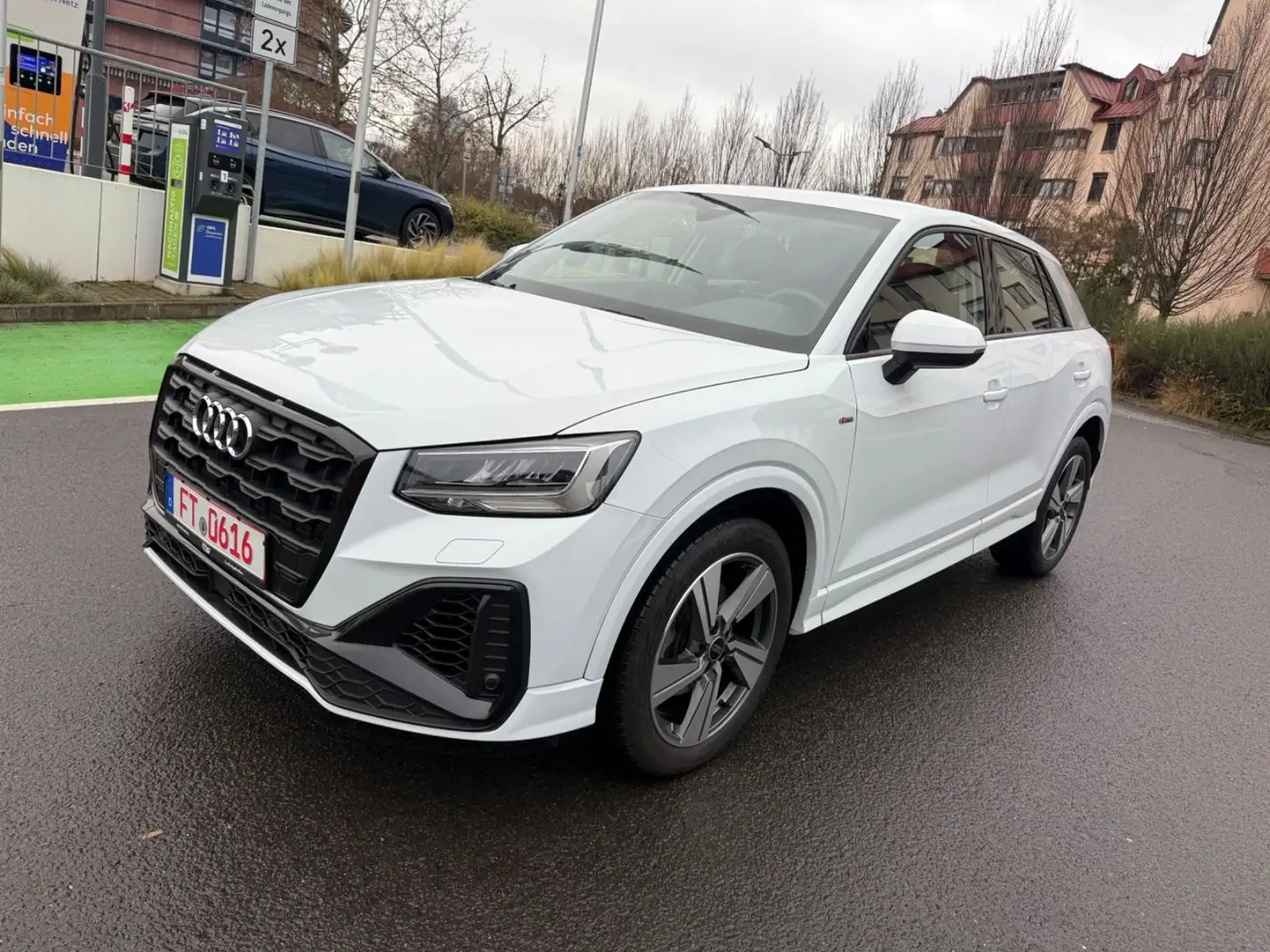 Audi Q2 40 TFSI quattro S line Aut/Leder/Navi Weiß - 2