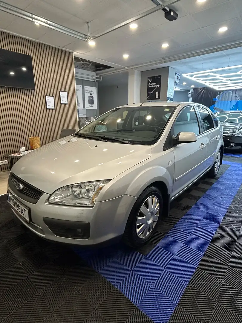 Ford Focus Trend+ 1,4 Silber - 1