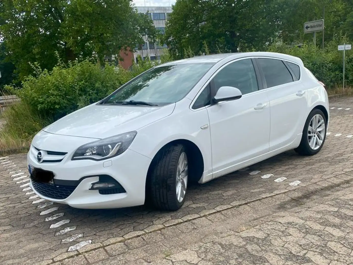 Opel Astra Astra 1.6 CDTI White Edition OPC Line Standheizung bijela - 2