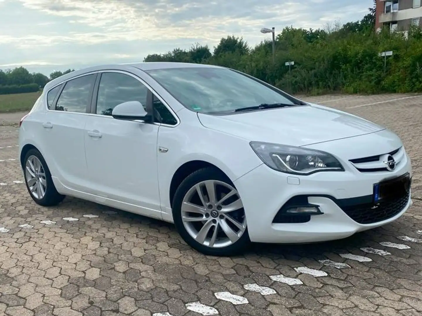 Opel Astra Astra 1.6 CDTI White Edition OPC Line Standheizung bijela - 1