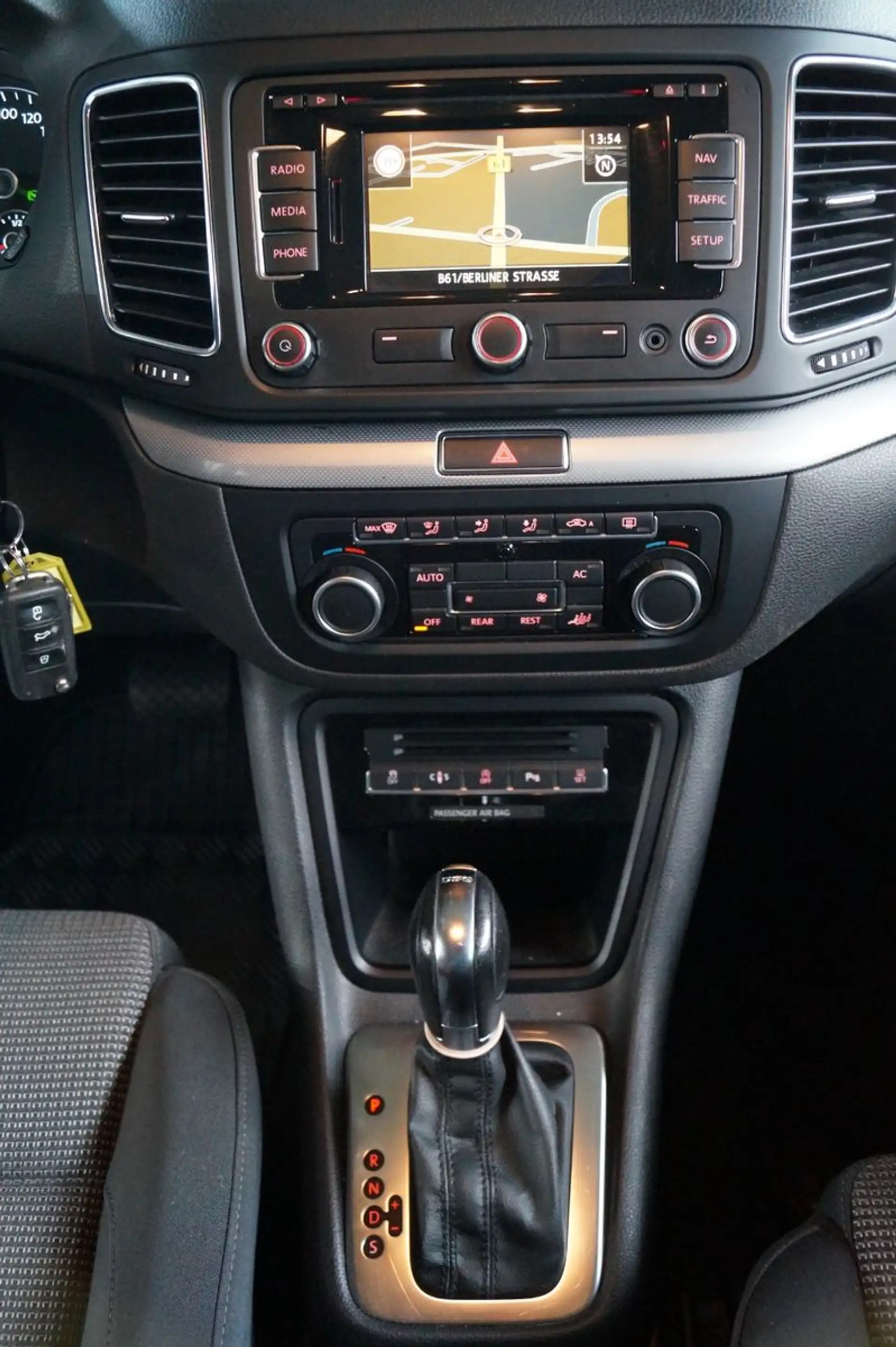 Volkswagen Sharan 2.0 TSI DSG Comfortline*7 SITZE*NAVI*PDC* — photo 12