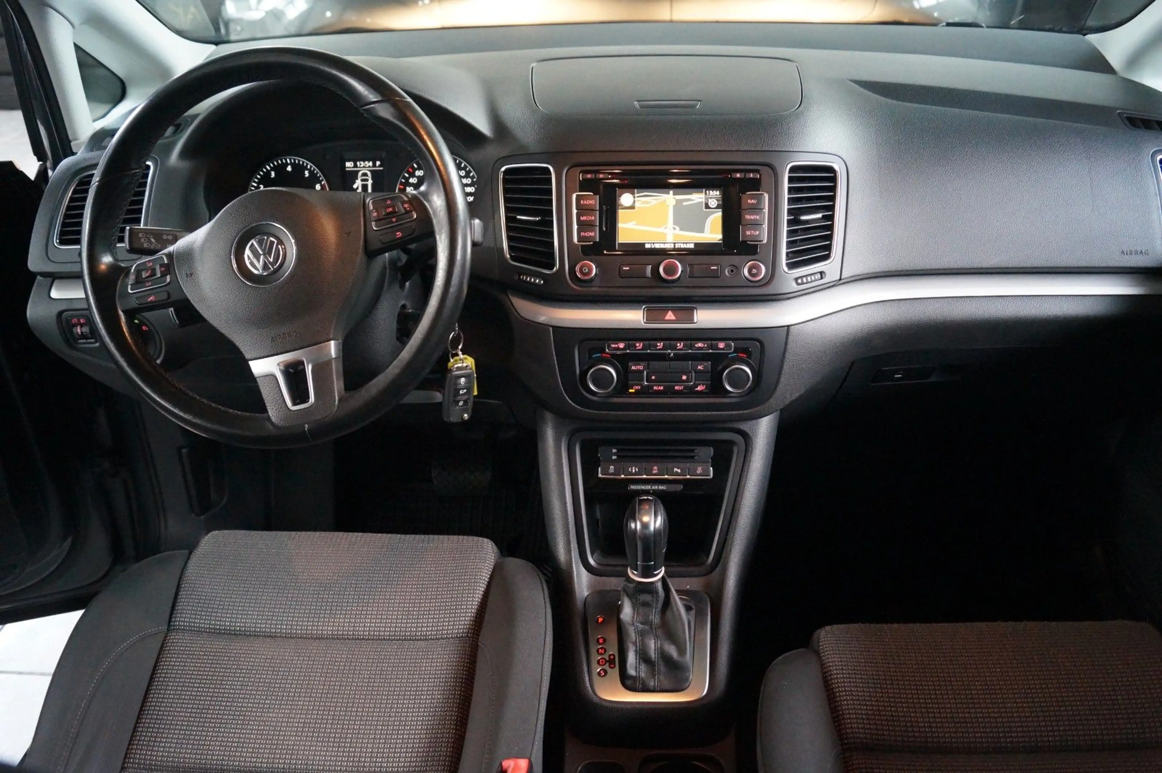 Volkswagen Sharan 2.0 TSI DSG Comfortline*7 SITZE*NAVI*PDC* — photo 11