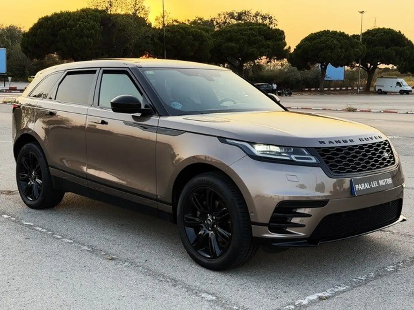 Land Rover Range Rover Velar 2.0D R-Dynamic SE 4WD Aut. 180 Beige - 1