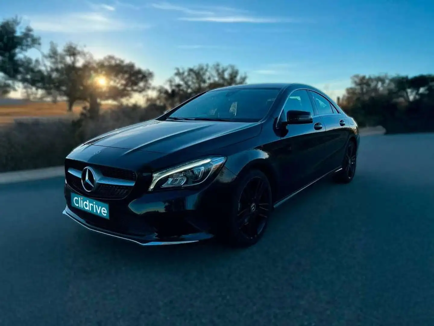 Mercedes-Benz CLA 200 Negro - 2