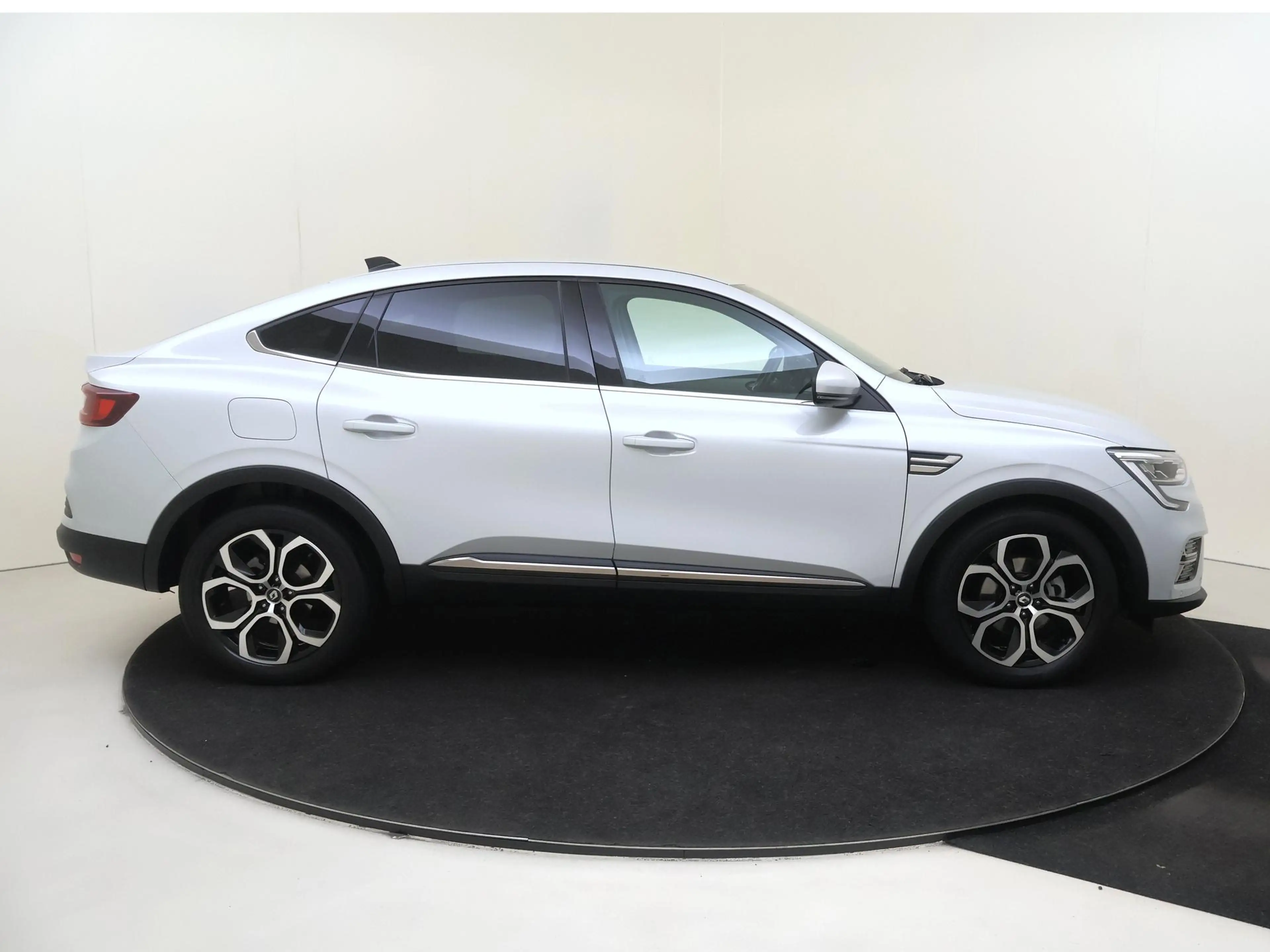 Renault Arkana 1.6 E-Tech Hybrid 145 Intens — photo 9