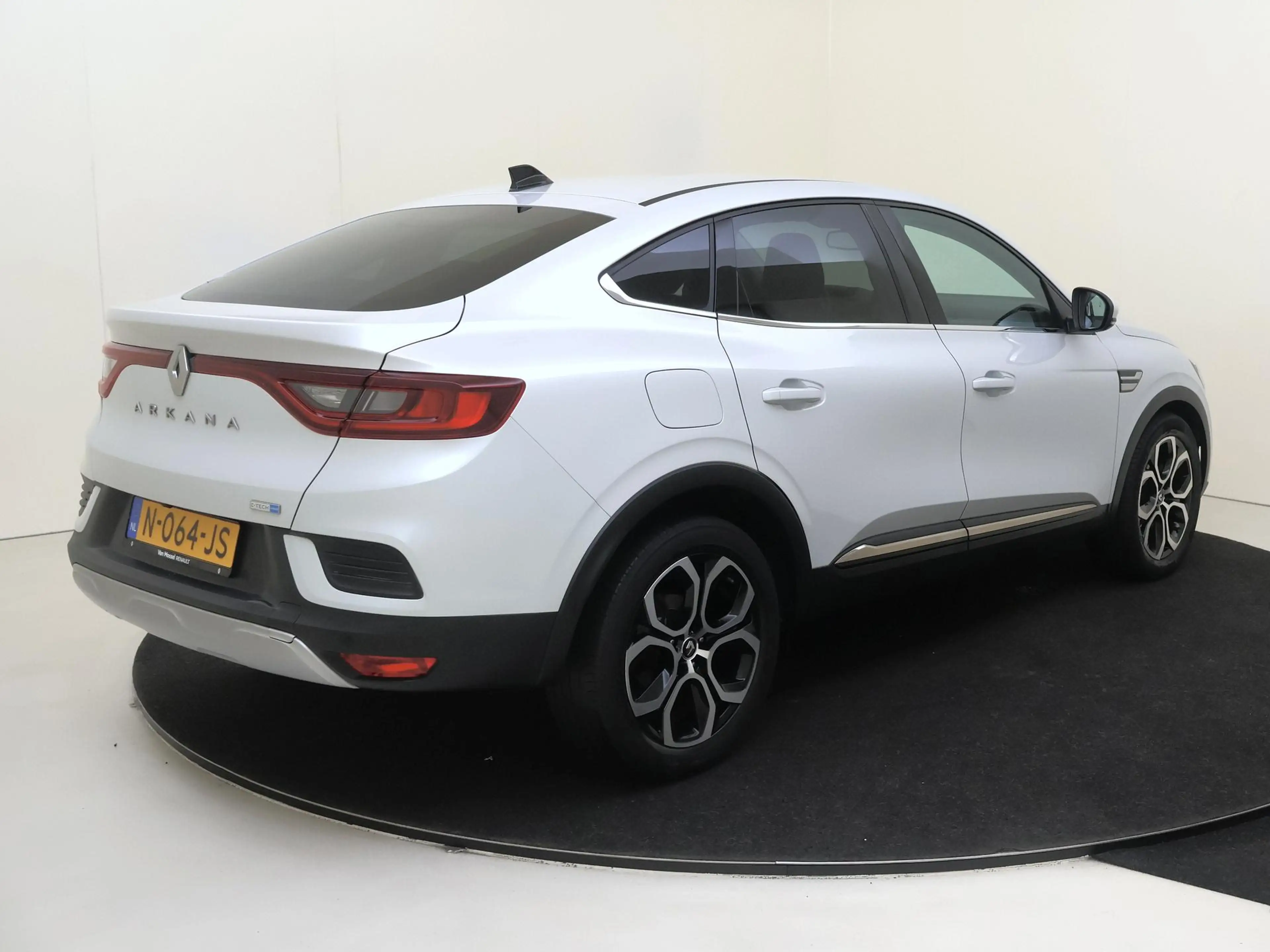 Renault Arkana 1.6 E-Tech Hybrid 145 Intens — photo 4