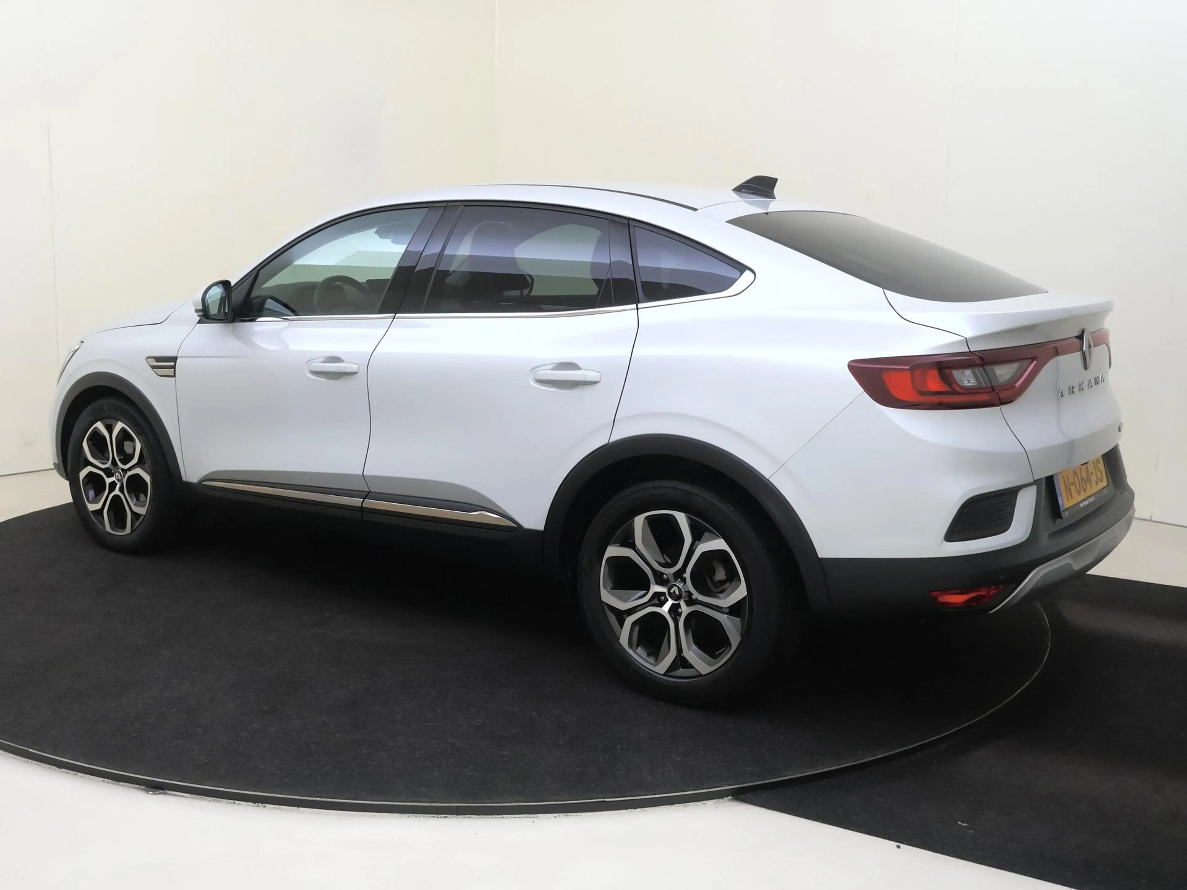 Renault Arkana 1.6 E-Tech Hybrid 145 Intens — photo 3