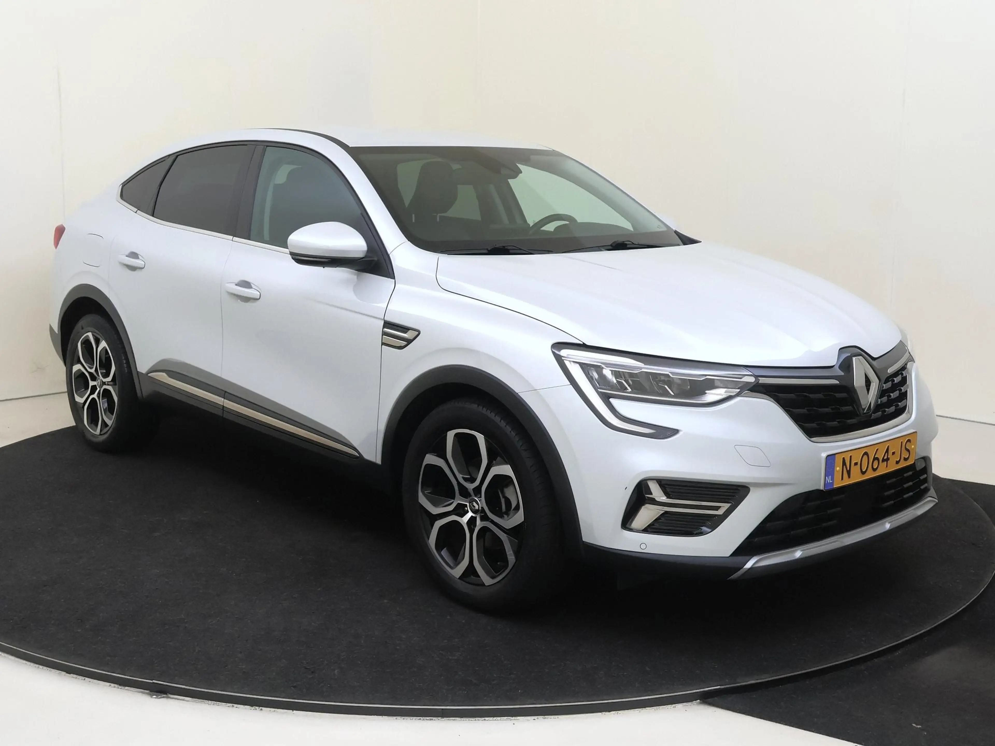 Renault Arkana 1.6 E-Tech Hybrid 145 Intens — photo 2