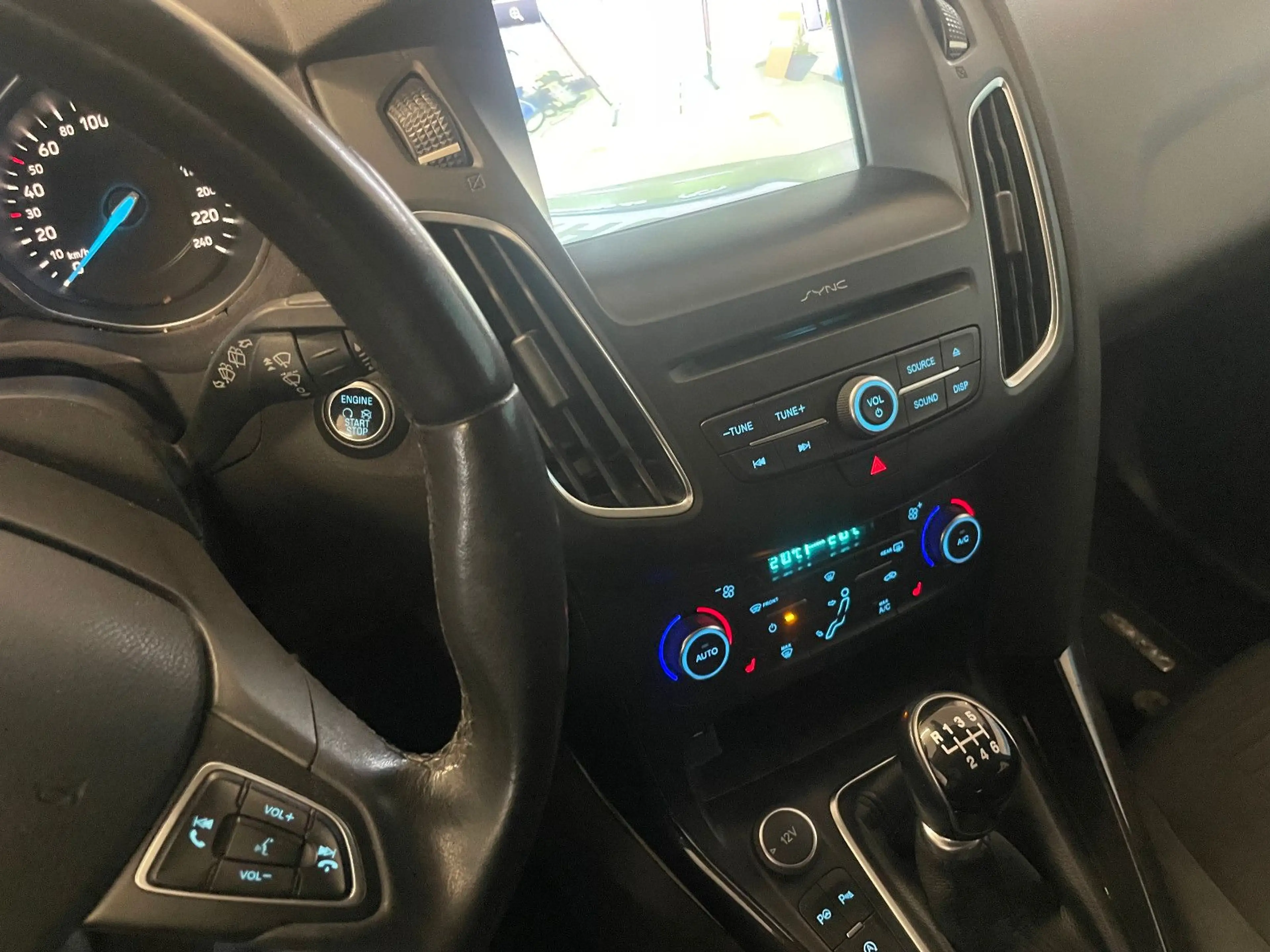 Ford Focus Turnier Titanium — photo 15