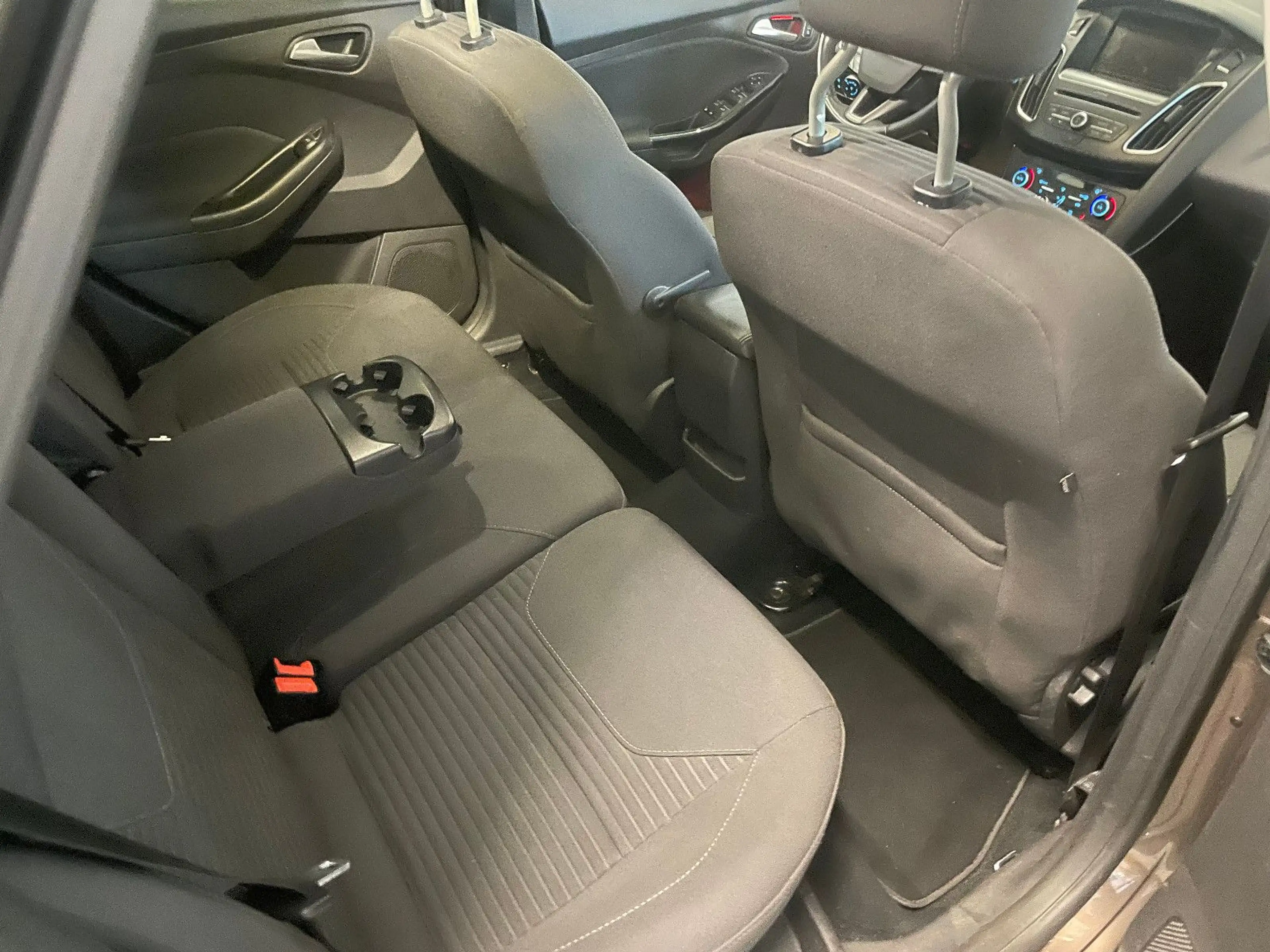 Ford Focus Turnier Titanium — photo 7