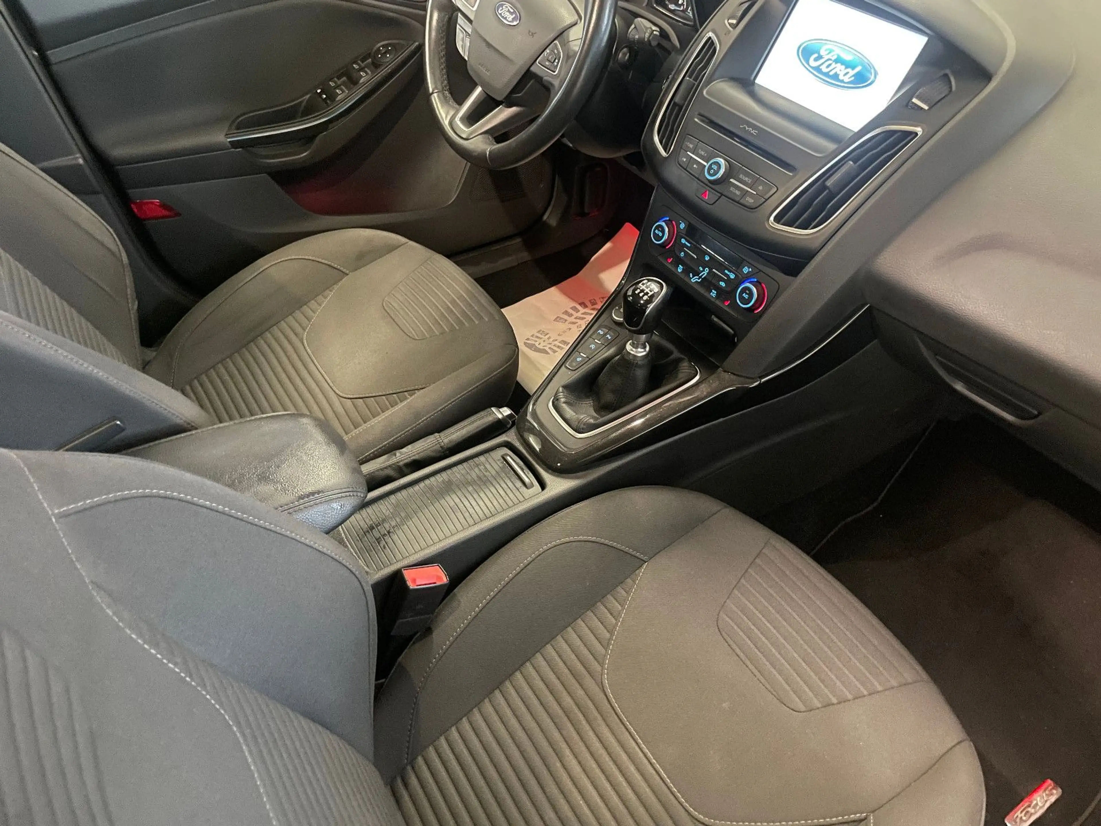 Ford Focus Turnier Titanium — photo 9