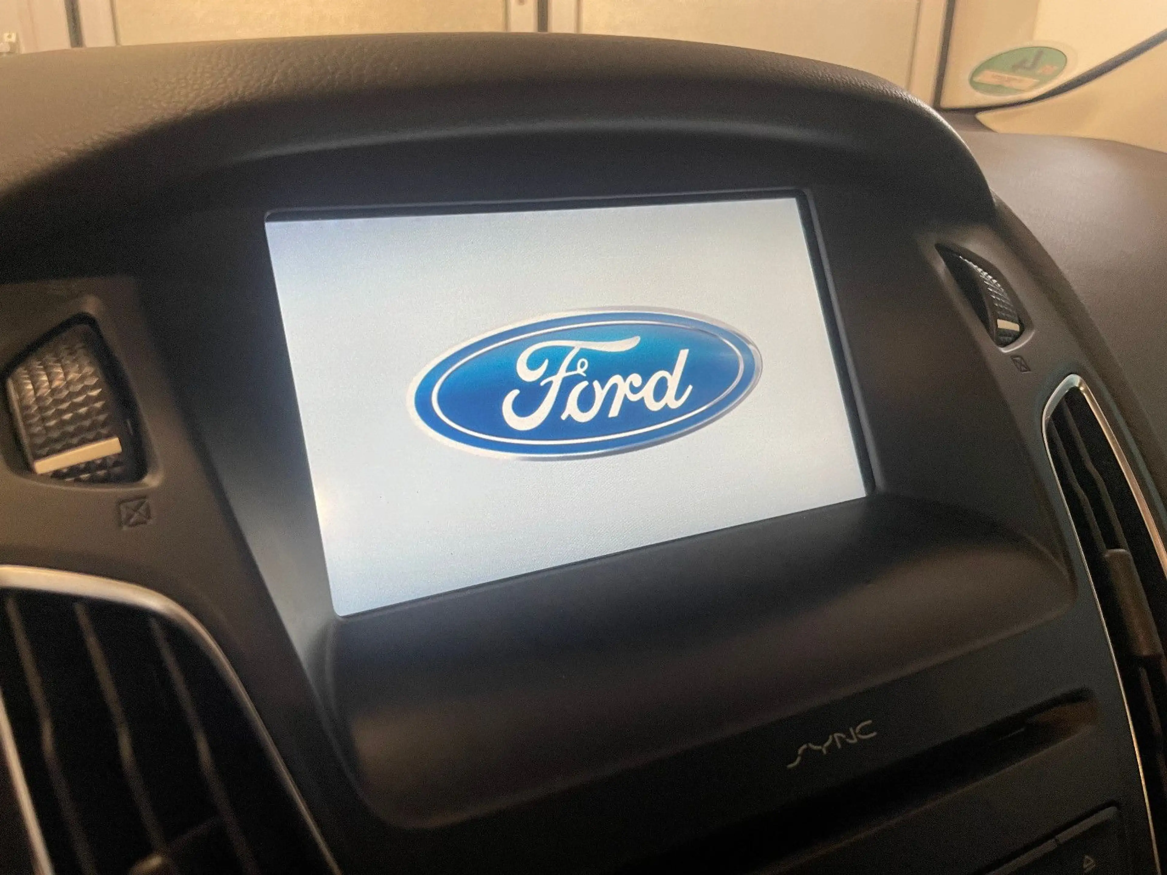Ford Focus Turnier Titanium — photo 11