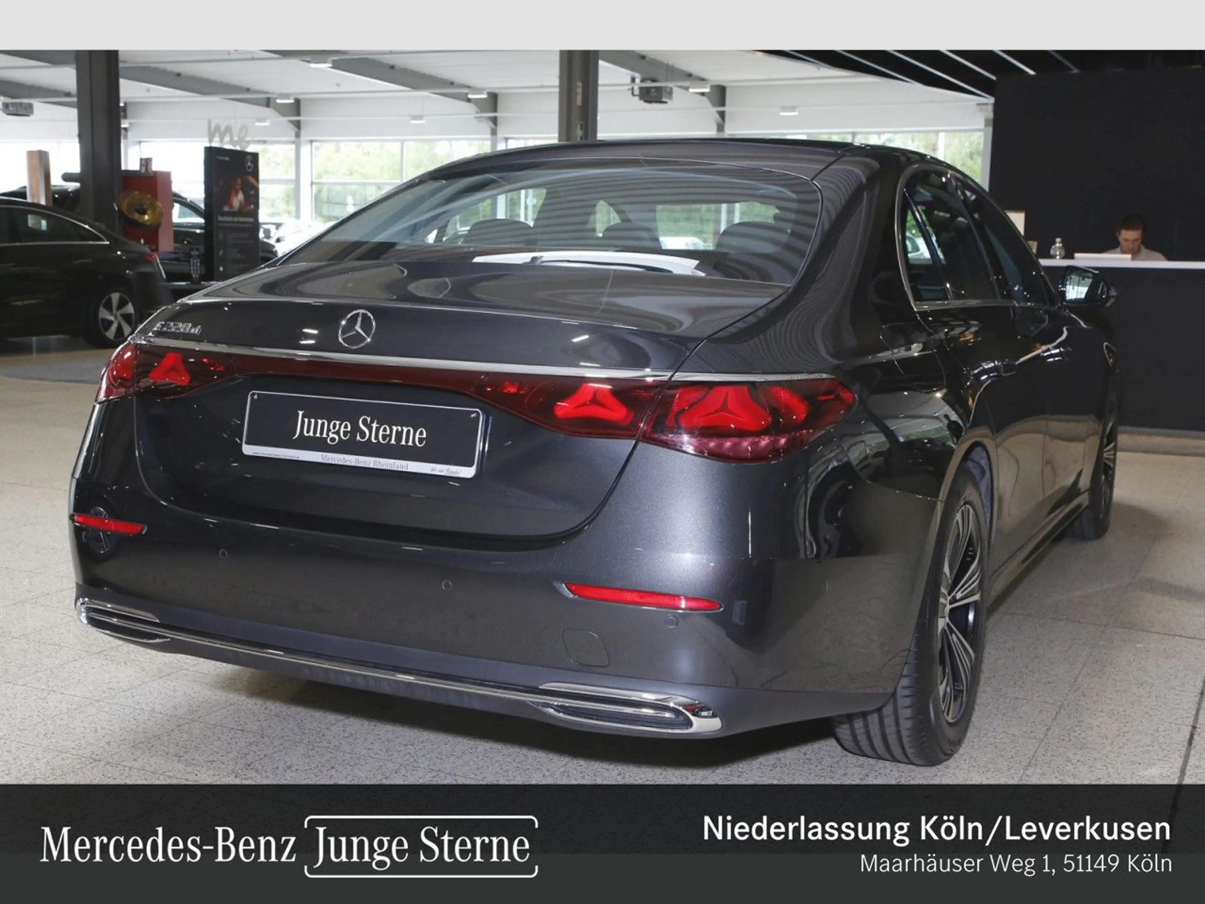 Mercedes-Benz E 220 d Avantgarde Pano LED Kamera Spurhalt-Ass 9G — photo 3