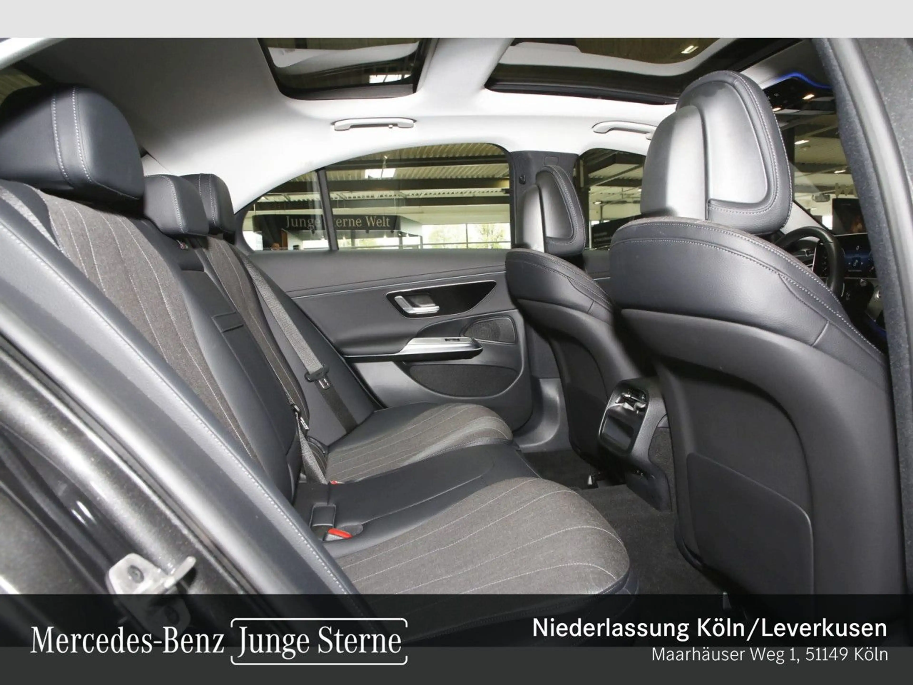 Mercedes-Benz E 220 d Avantgarde Pano LED Kamera Spurhalt-Ass 9G — photo 11