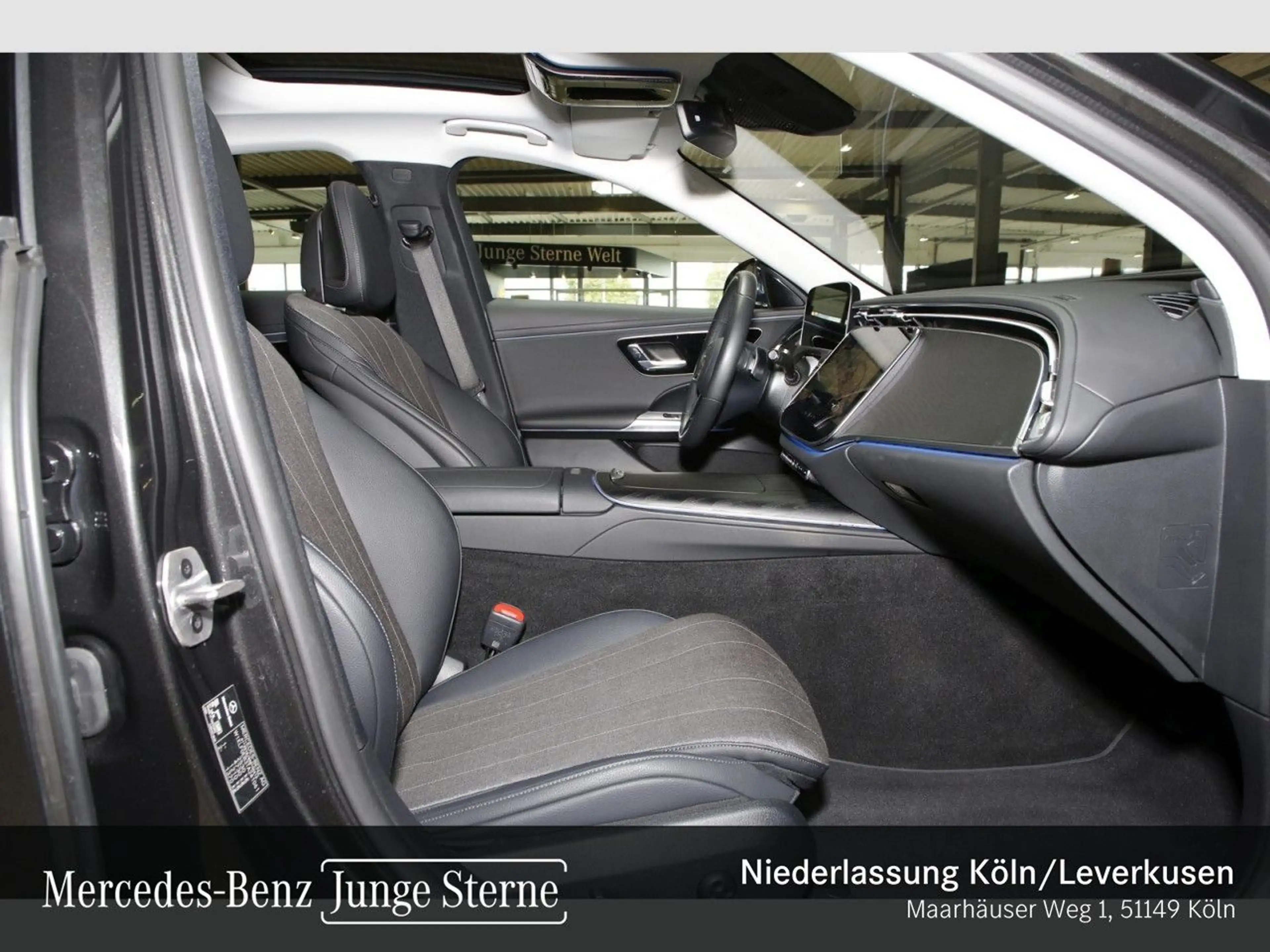 Mercedes-Benz E 220 d Avantgarde Pano LED Kamera Spurhalt-Ass 9G — photo 5