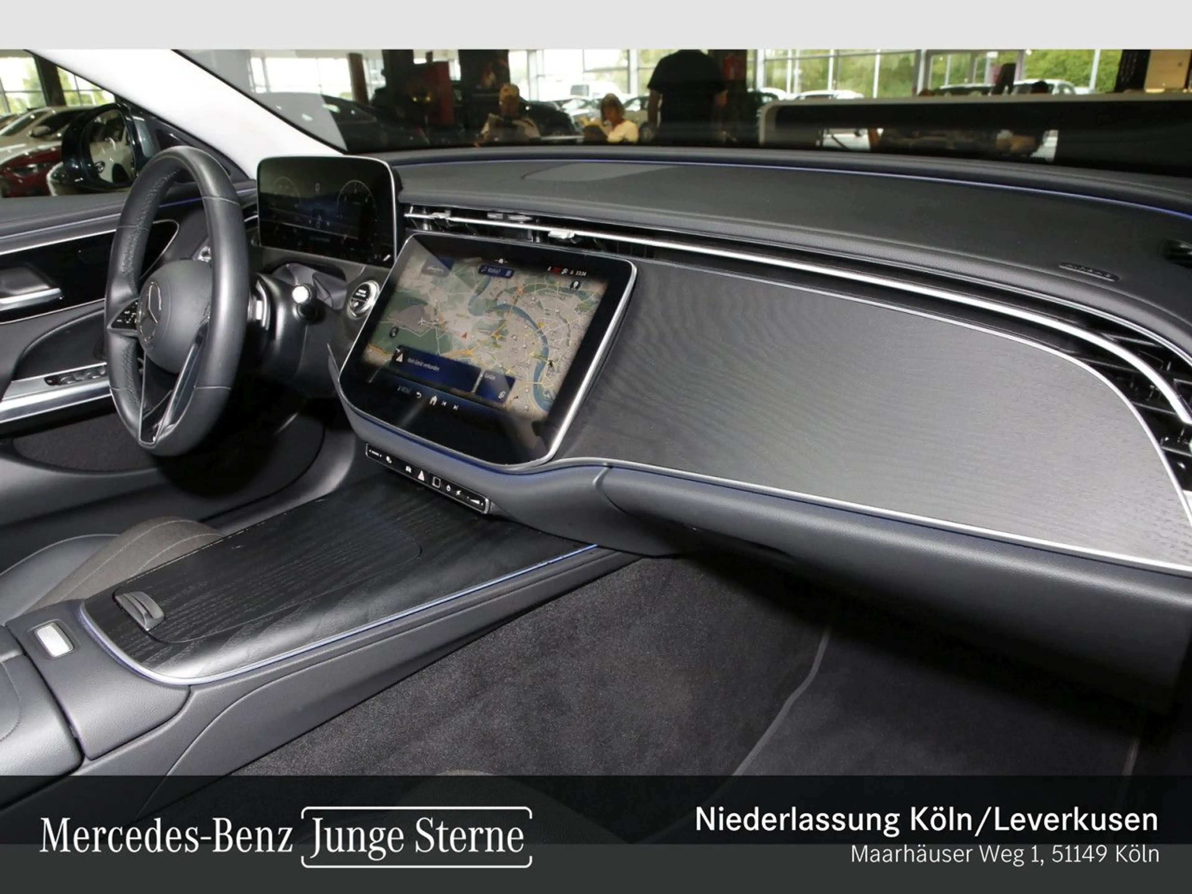 Mercedes-Benz E 220 d Avantgarde Pano LED Kamera Spurhalt-Ass 9G — photo 6
