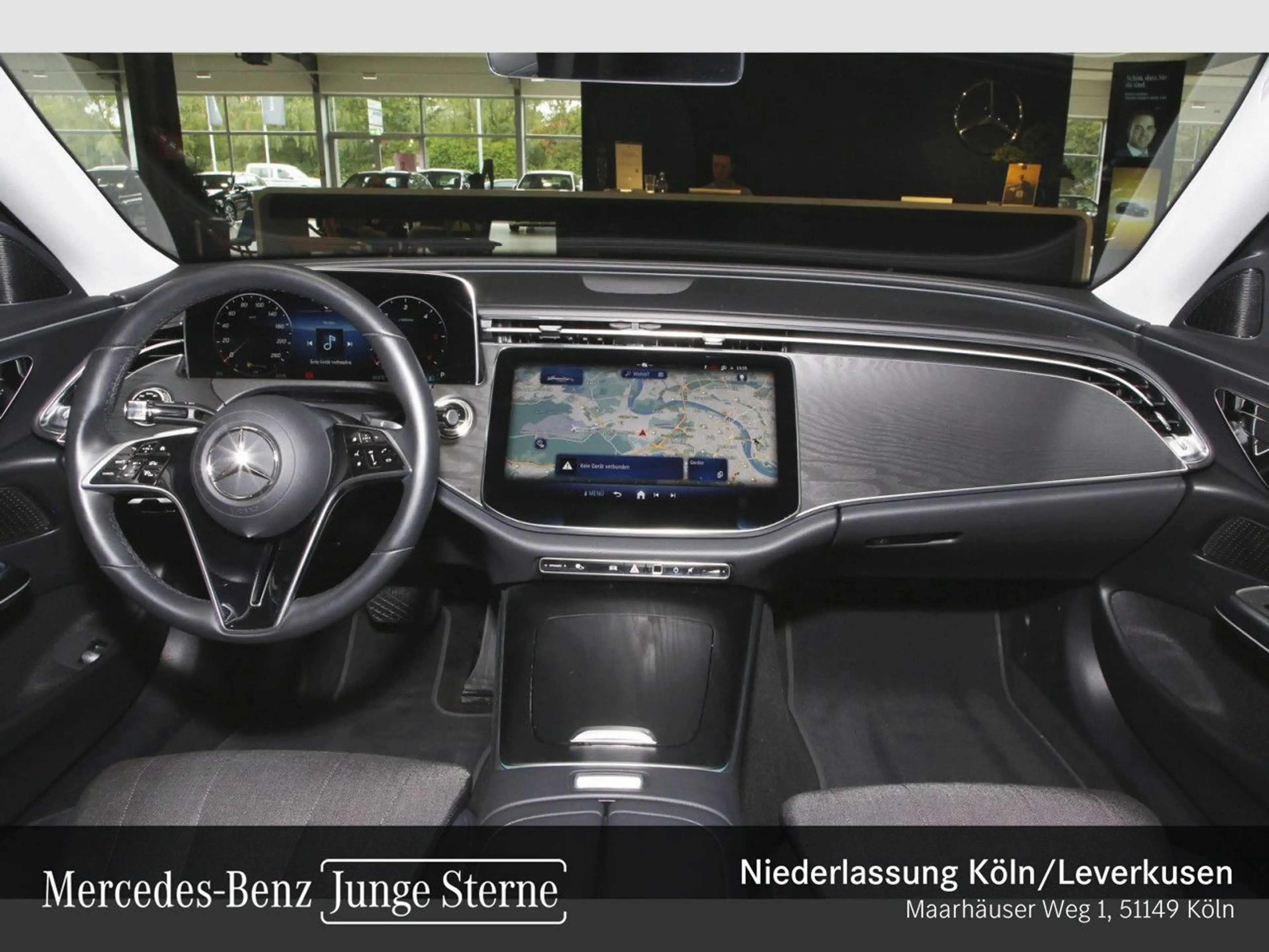 Mercedes-Benz E 220 d Avantgarde Pano LED Kamera Spurhalt-Ass 9G — photo 8