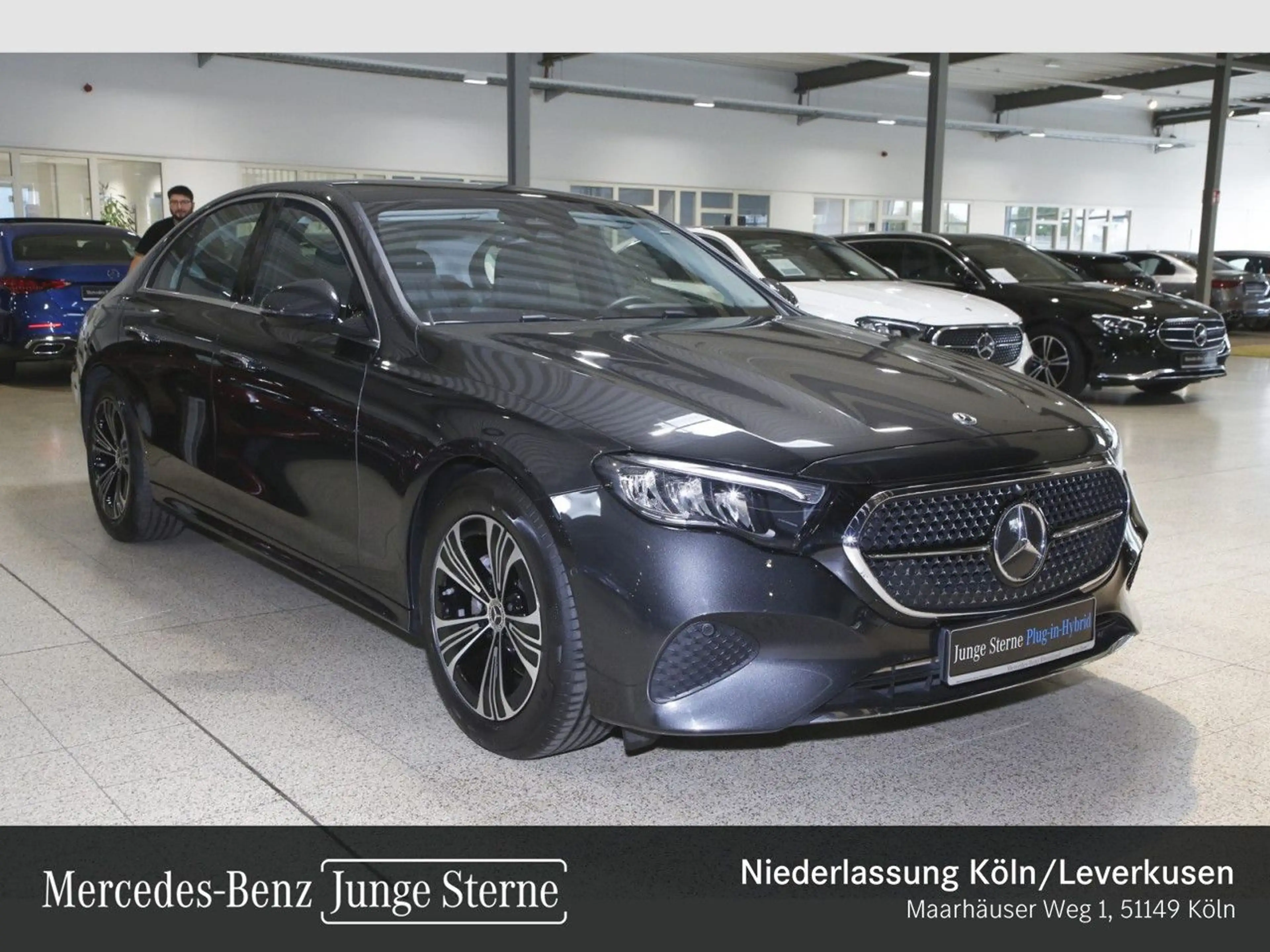 Mercedes-Benz E 220 d Avantgarde Pano LED Kamera Spurhalt-Ass 9G — photo 9