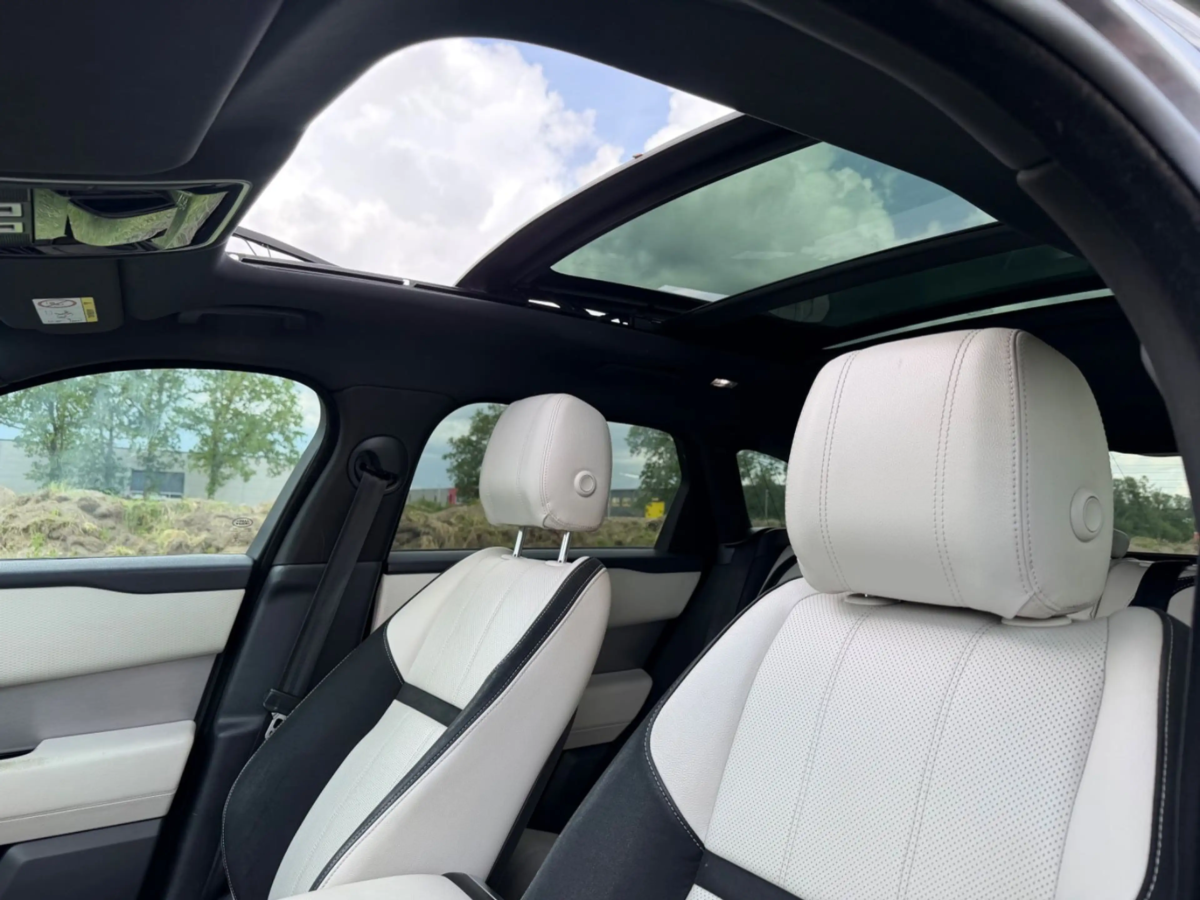 Land Rover Range Rover Velar 3.0 V6 AWD R-Dynamic Pano Voll — photo 11
