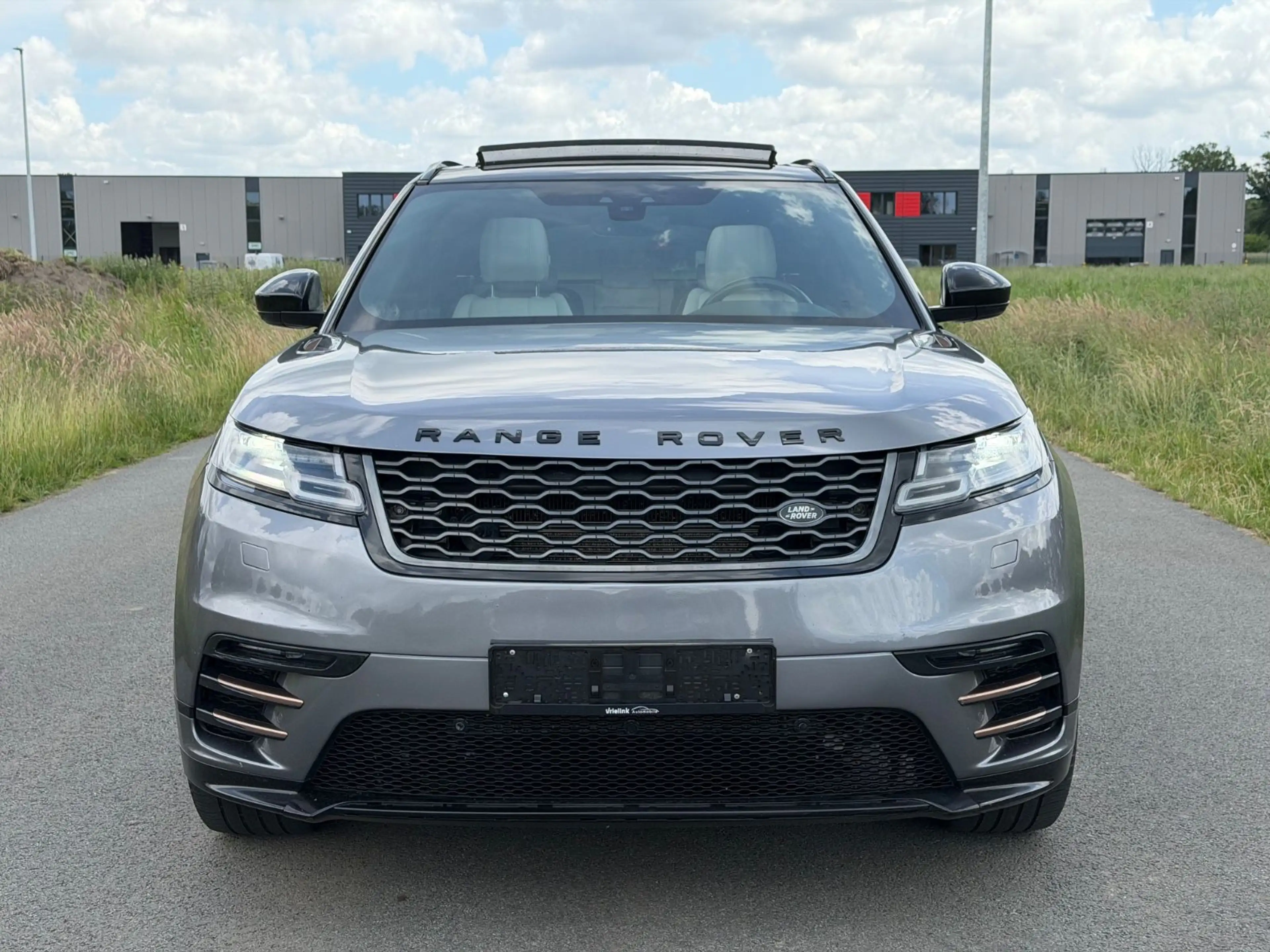 Land Rover Range Rover Velar 3.0 V6 AWD R-Dynamic Pano Voll — photo 2